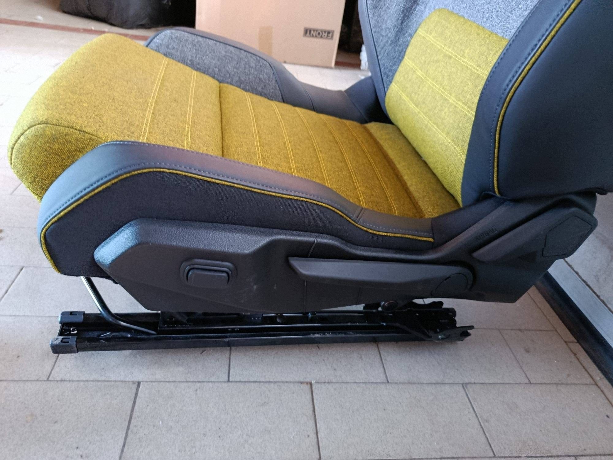 ülés vezető eleje oldal bal Renault 5 E-Tech