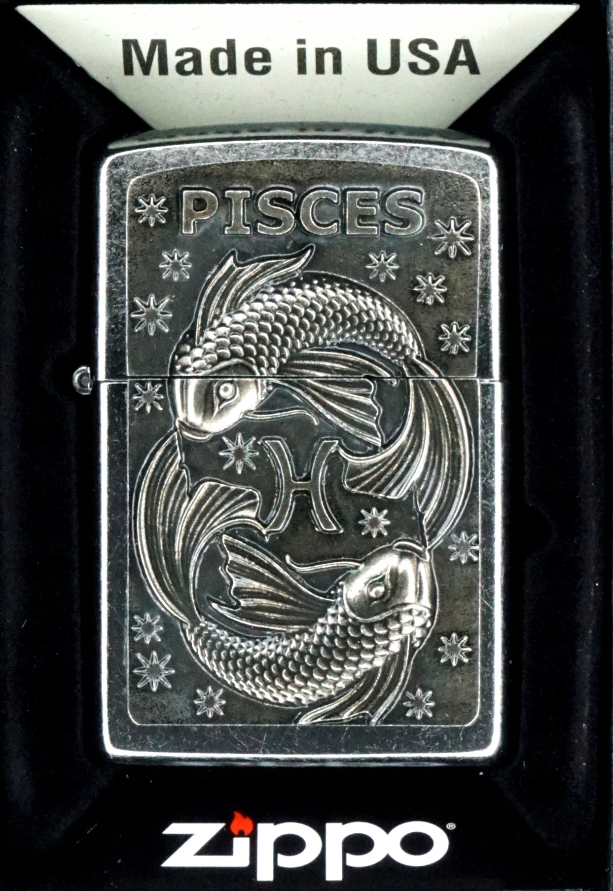 Zapalovač Zippo Zodiac Pisces ryby 2006500 Větruodolný benzínový