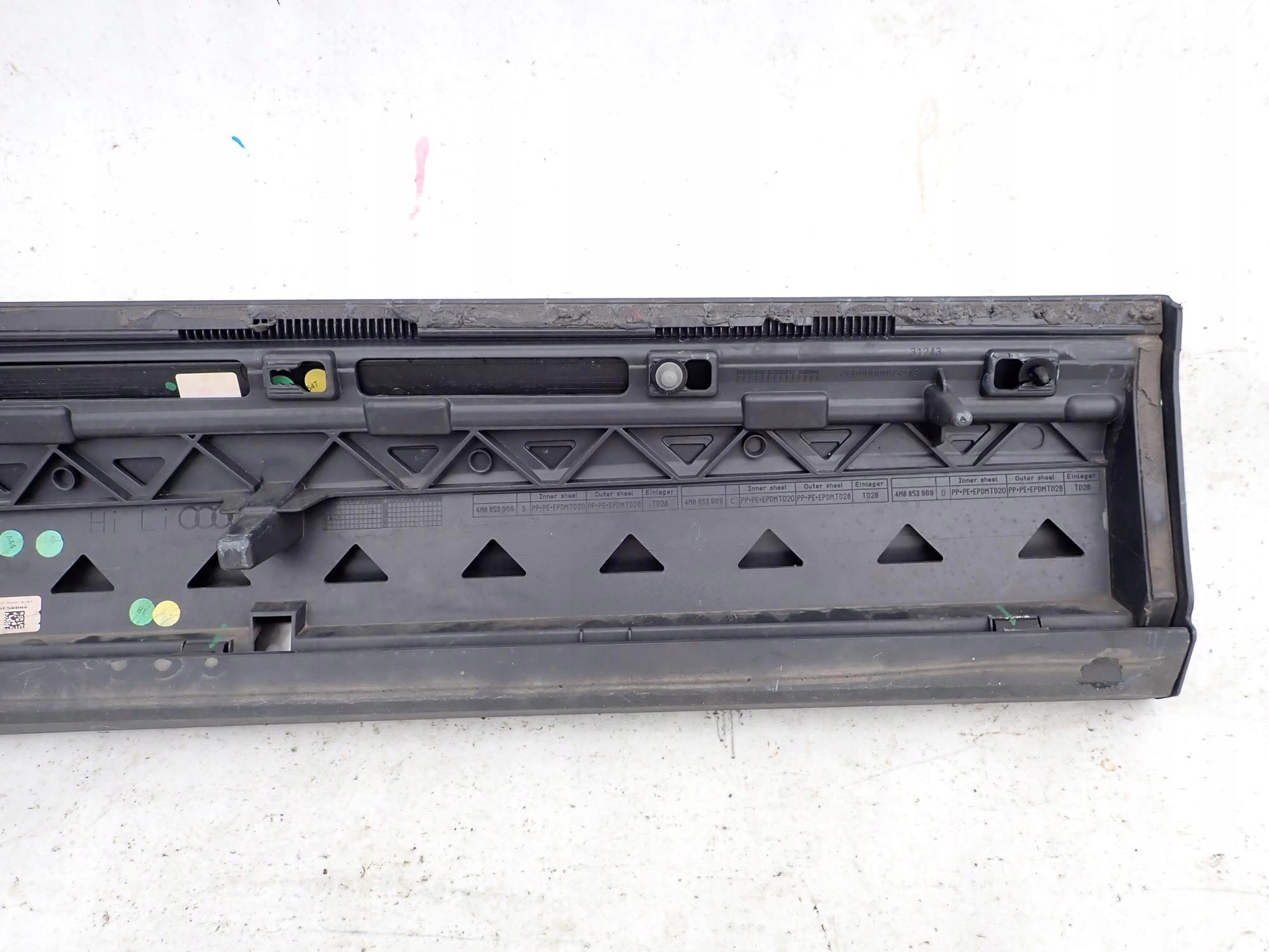 AUDI Q8 18-> moulding door left rear part