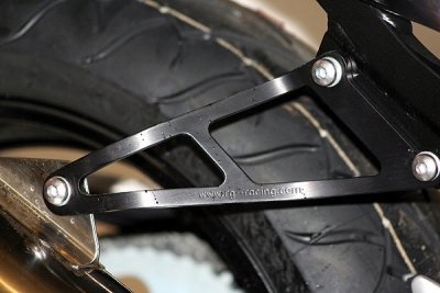 EH0009BK - КРЕПЛЕНИЕ ВЫХЛОПНОЙ ТРУБЫ RG HONDA CBR900 02-BLACK