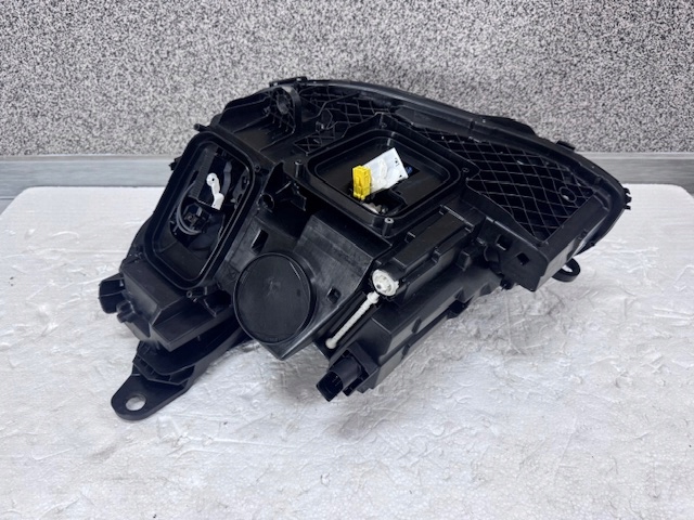 light right Mercedes E Klasa W213 Full Led Multibeam Led 2020