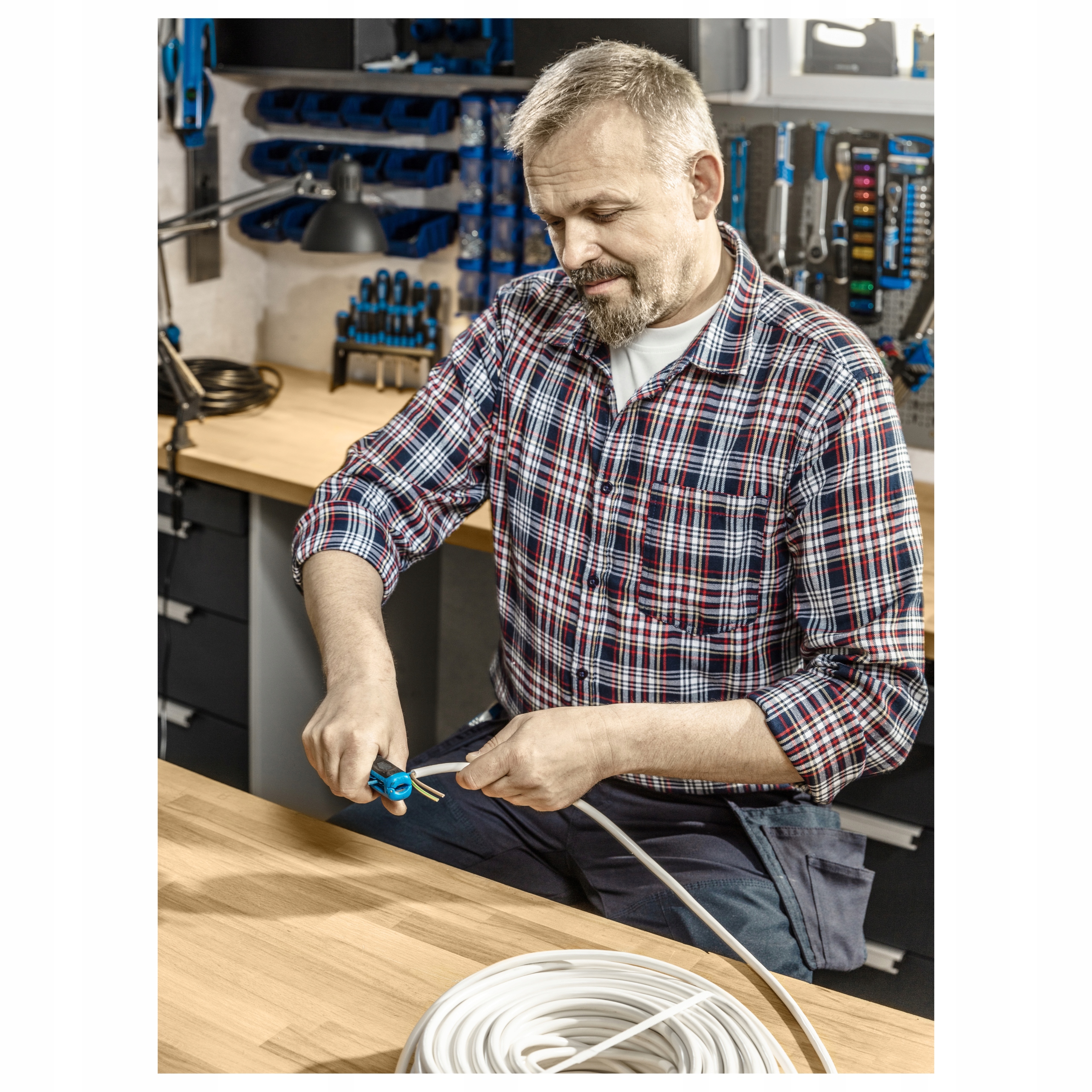 ŚCIĄGACZ DO IZOLACJI 0,5 mm² - 6 mm² DO KABLI PRZEWODÓW HOGERT HT1P102 Kod producenta HT1P102