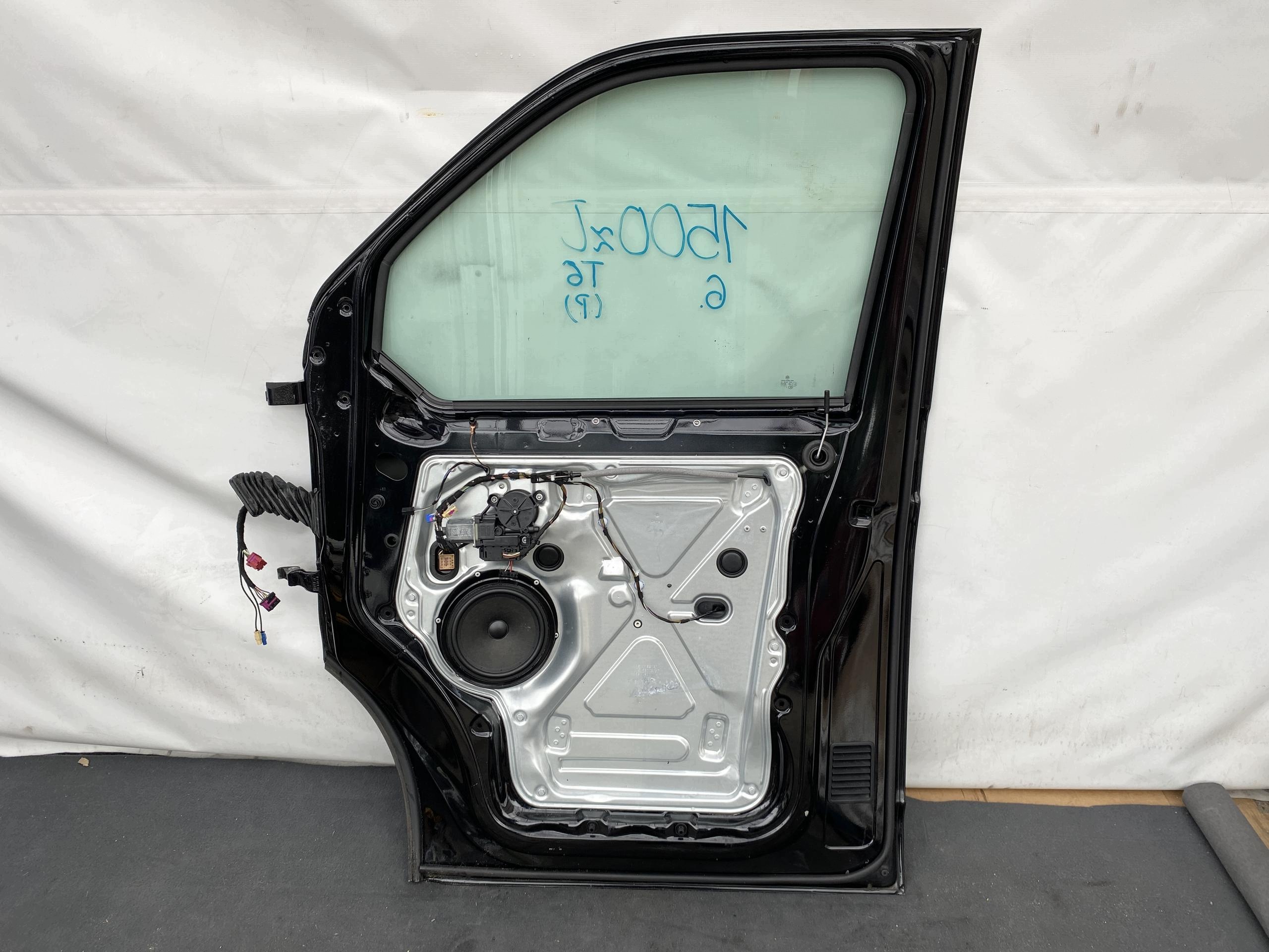 VW TRANSPORTER T6 15- door front right black, right front 7E5831056E