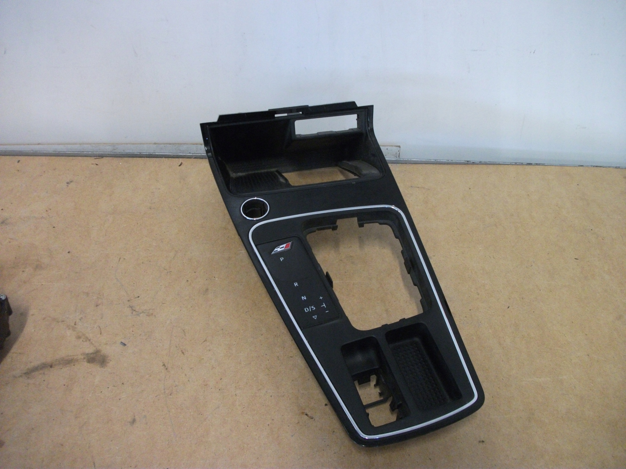 5F08326975F - ПАНЕЛЬ ПЕРЕКЛЮЧЕНИЯ ПЕРЕДАЧ SEAT LEON III CUPRA