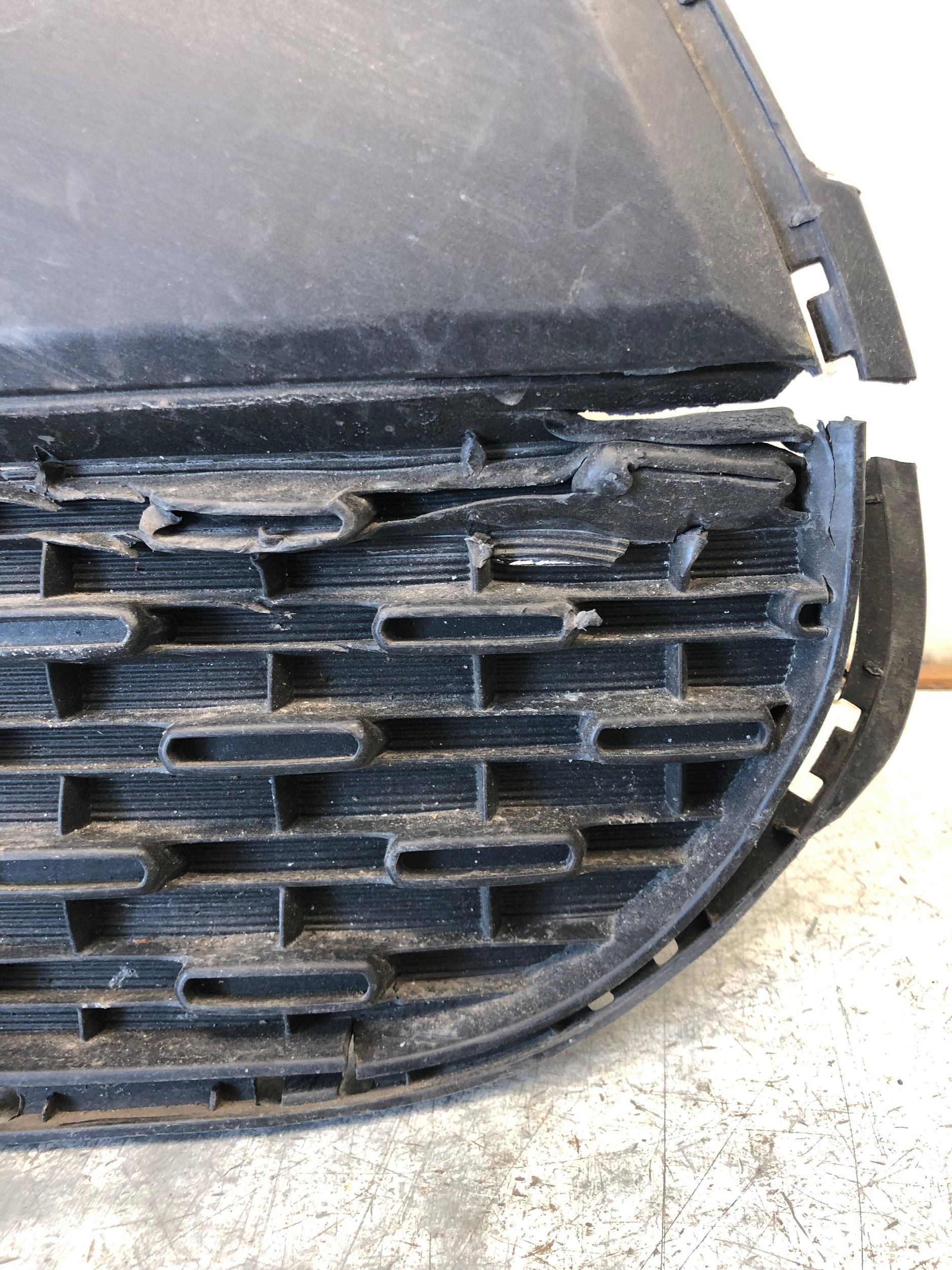 grid of a bumper front KIA PICANTO III 86560-G6000