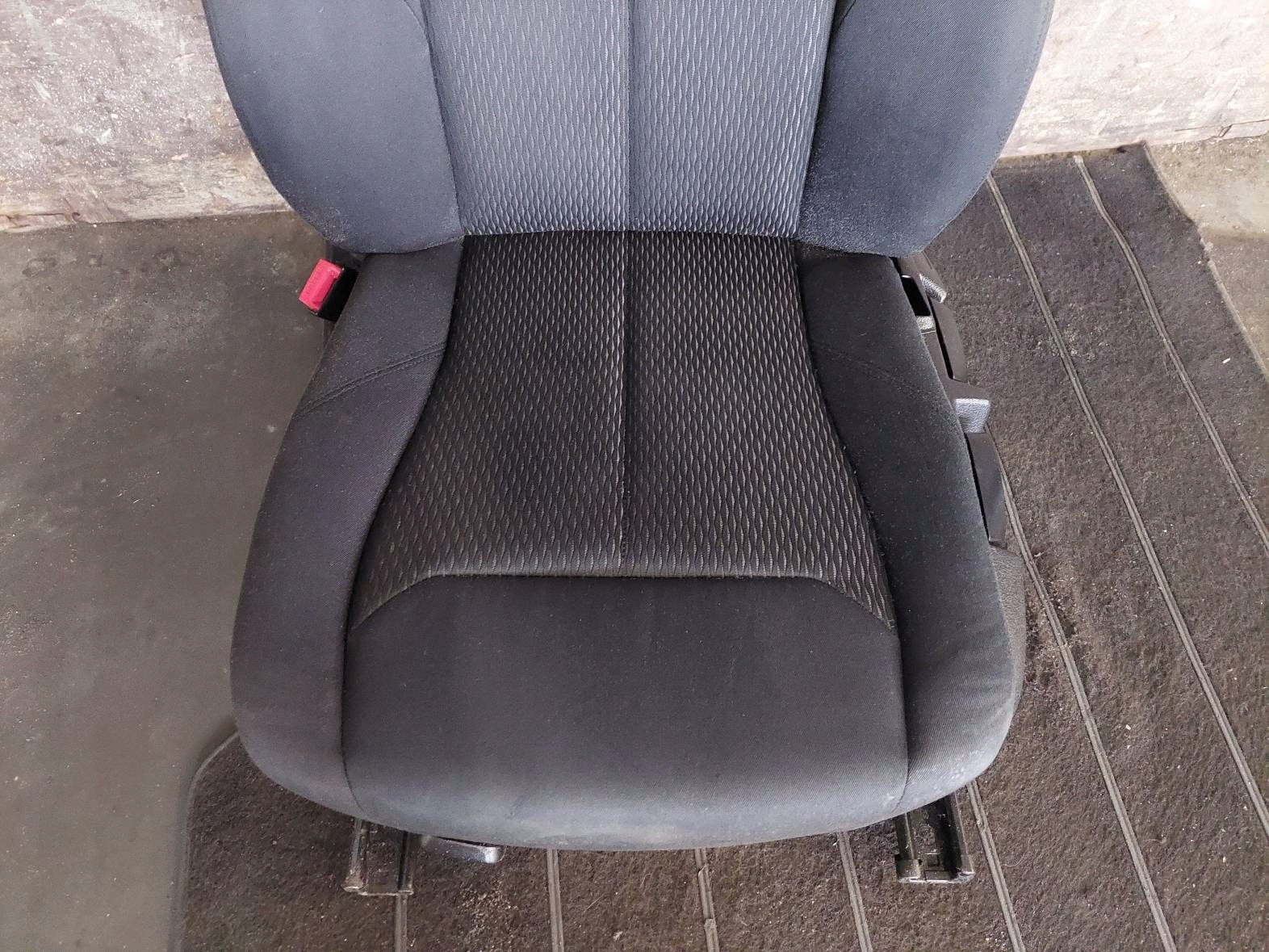 sedačka levý předek BMW F30