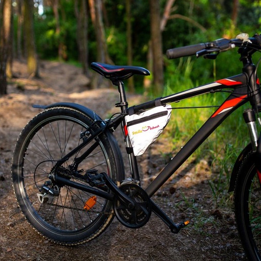 SAKWA ROWEROWA TORBA SASZETKA POD RAMĘ ODBLASKOWA NADRUK DZWONEK Głębokość produktu 4.5 cm