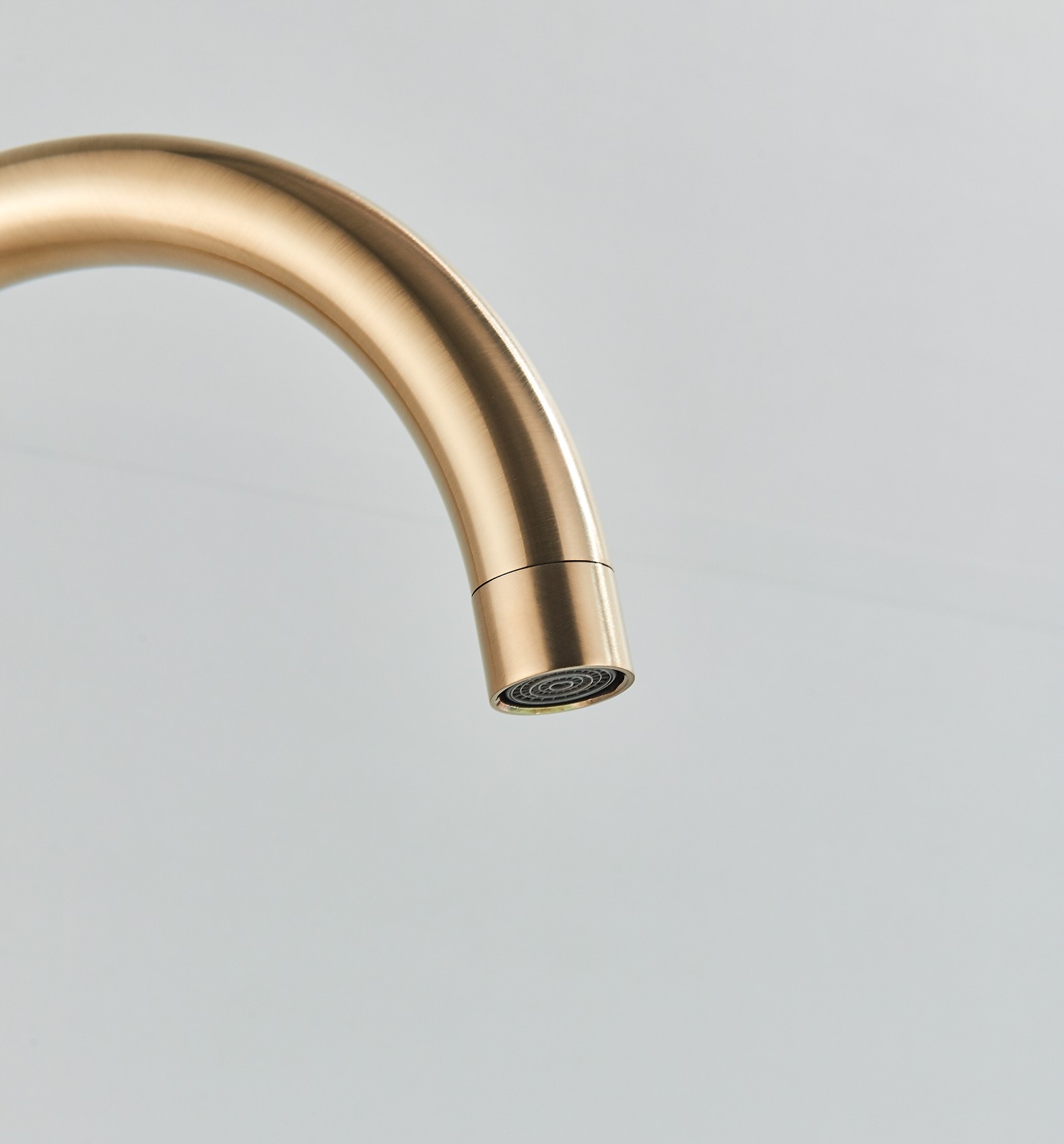 BATERIA WANNOWA WOLNOSTOJĄCA PODŁOGOWA ZŁOTA RUCHOMA JEDNOOTWOROWA MOSIĄDZ Linia Slim Tube