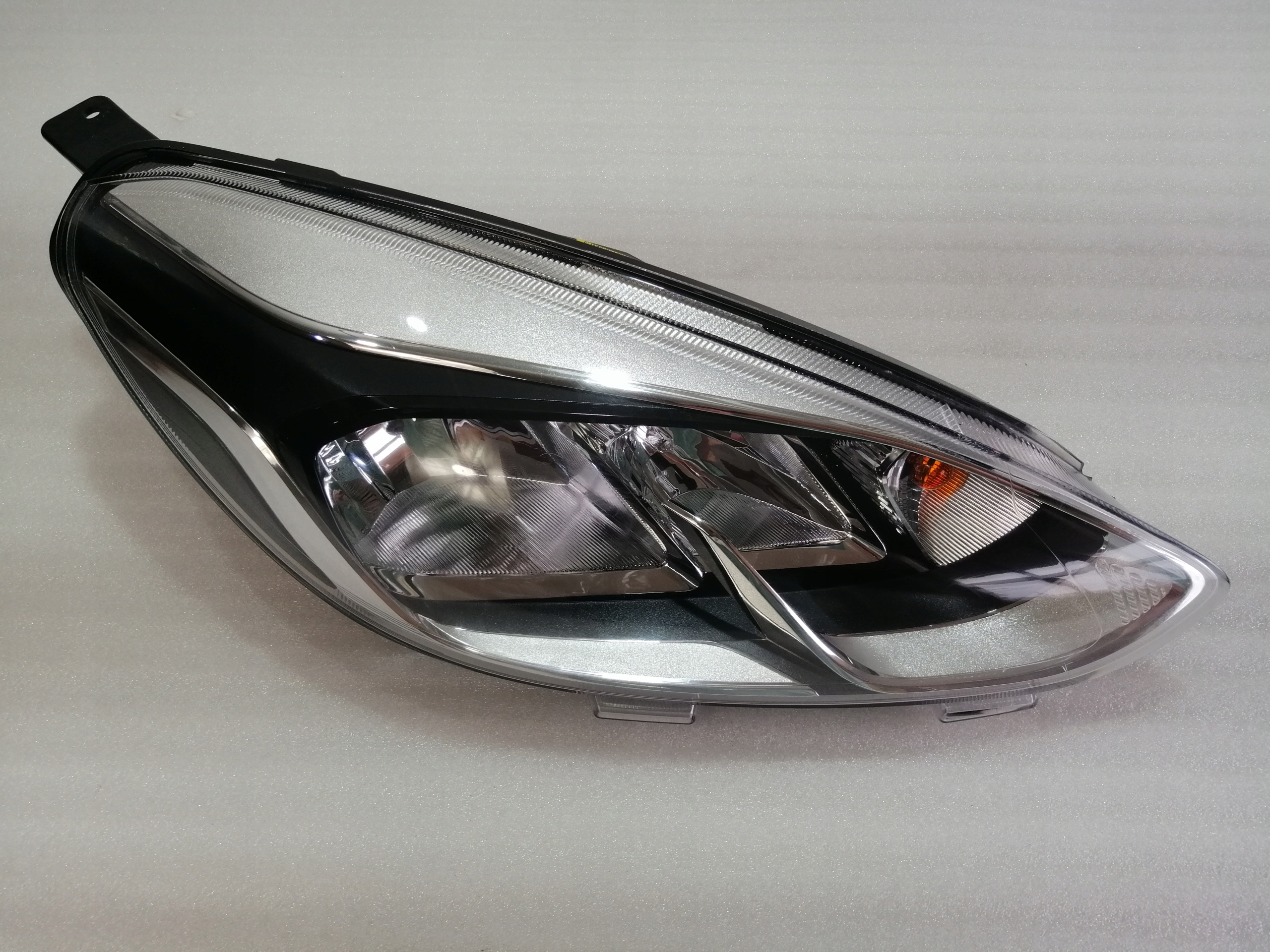 FORD FIESTA MK8 light right front