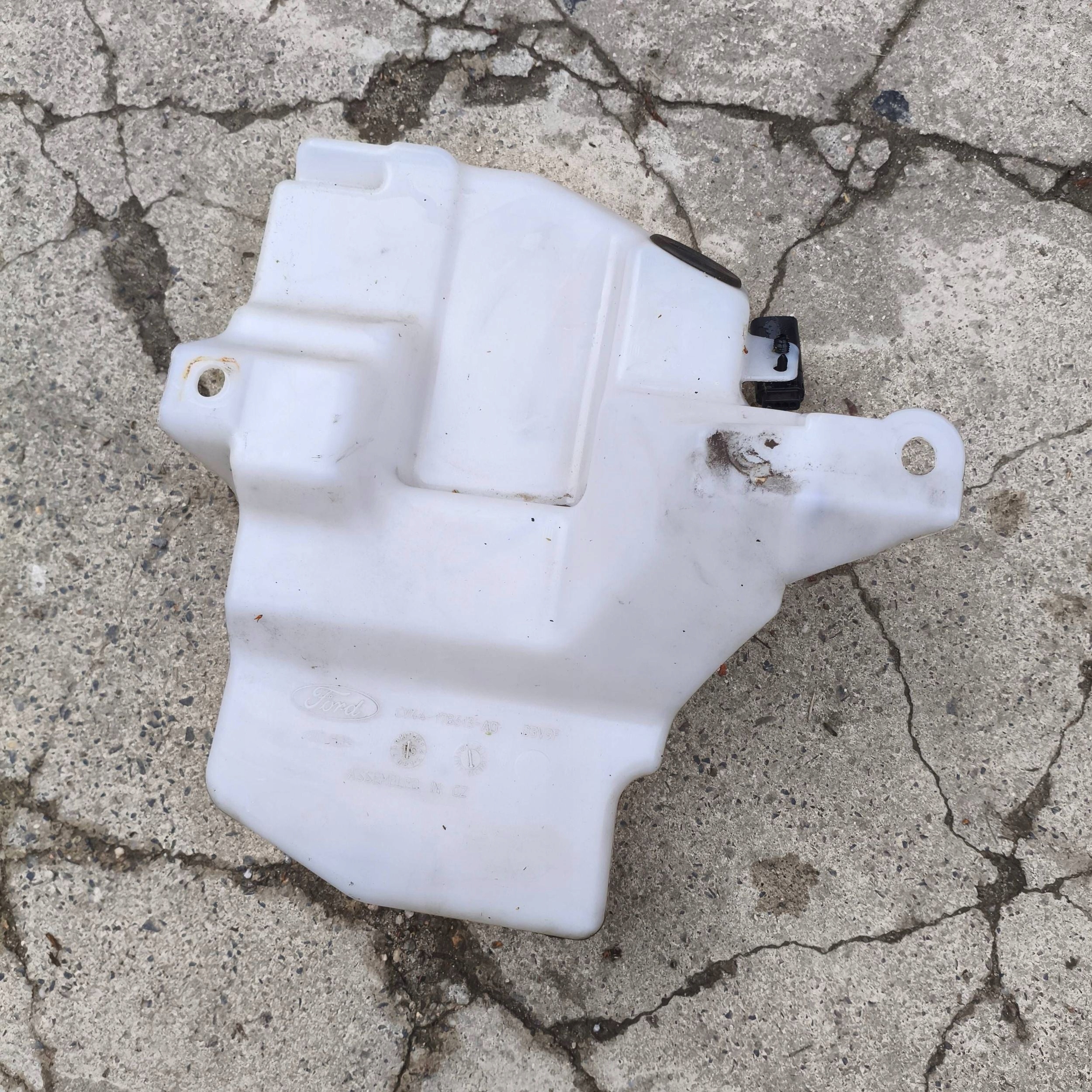 washer fluid tank Ford Kuga MK2 II 2015