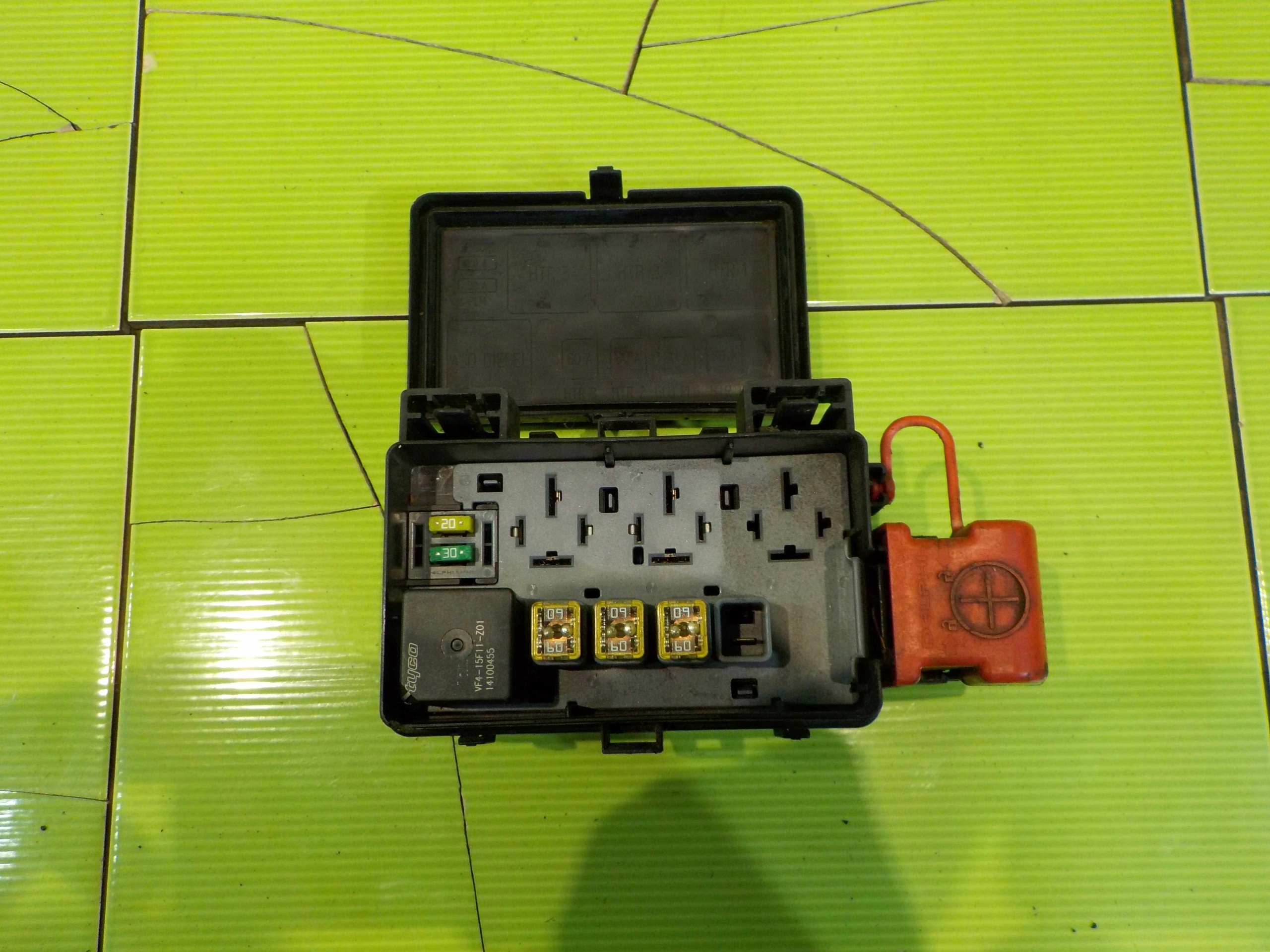 DODGE JOURNEY 2.0 CRD 10r skrzynka przekaznikow