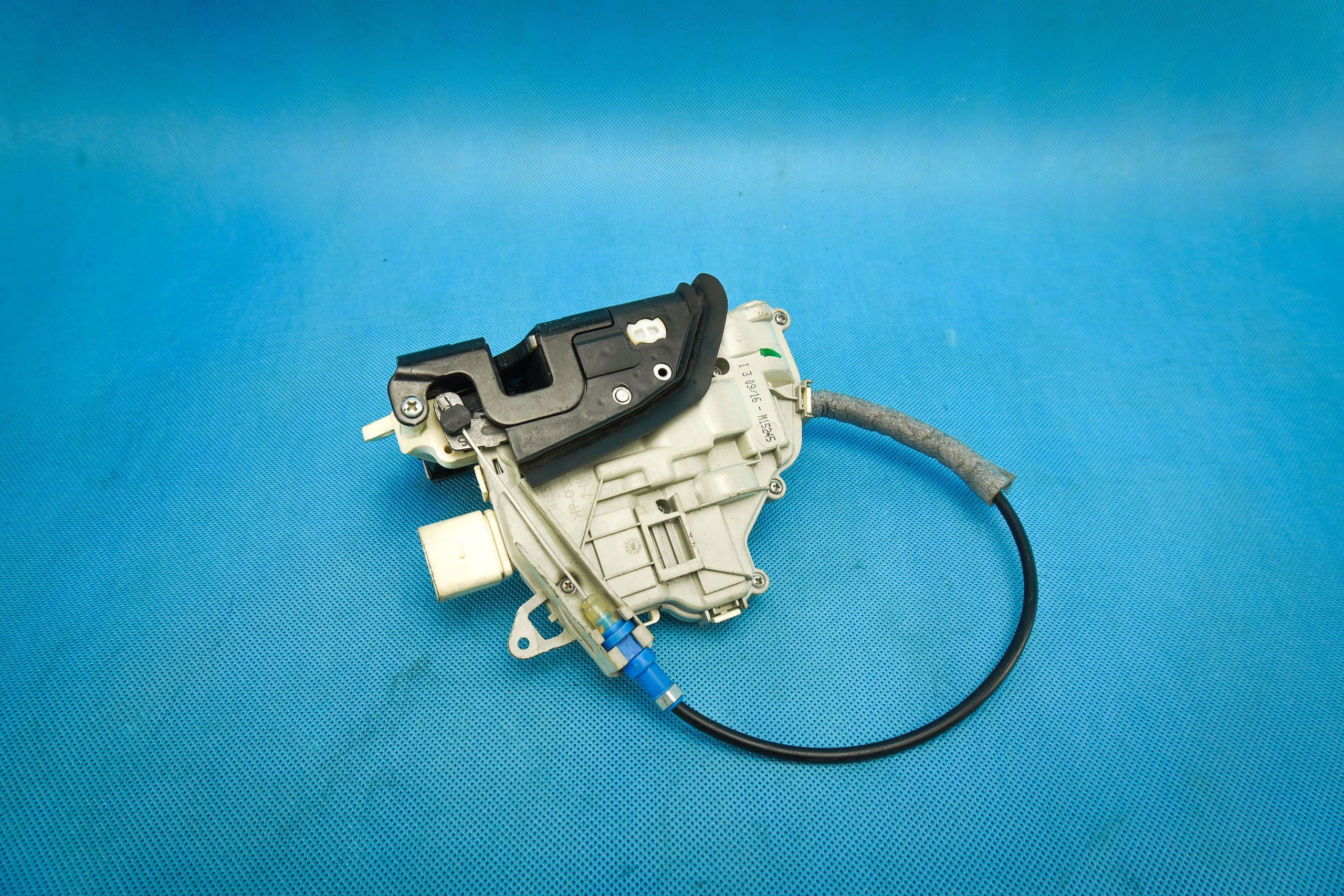 lock door left rear part Audi A3 A6 A7 Q7 4G0839015C