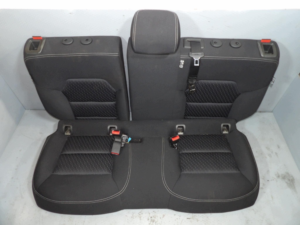 INFINITI Q30 sitz sitz heck