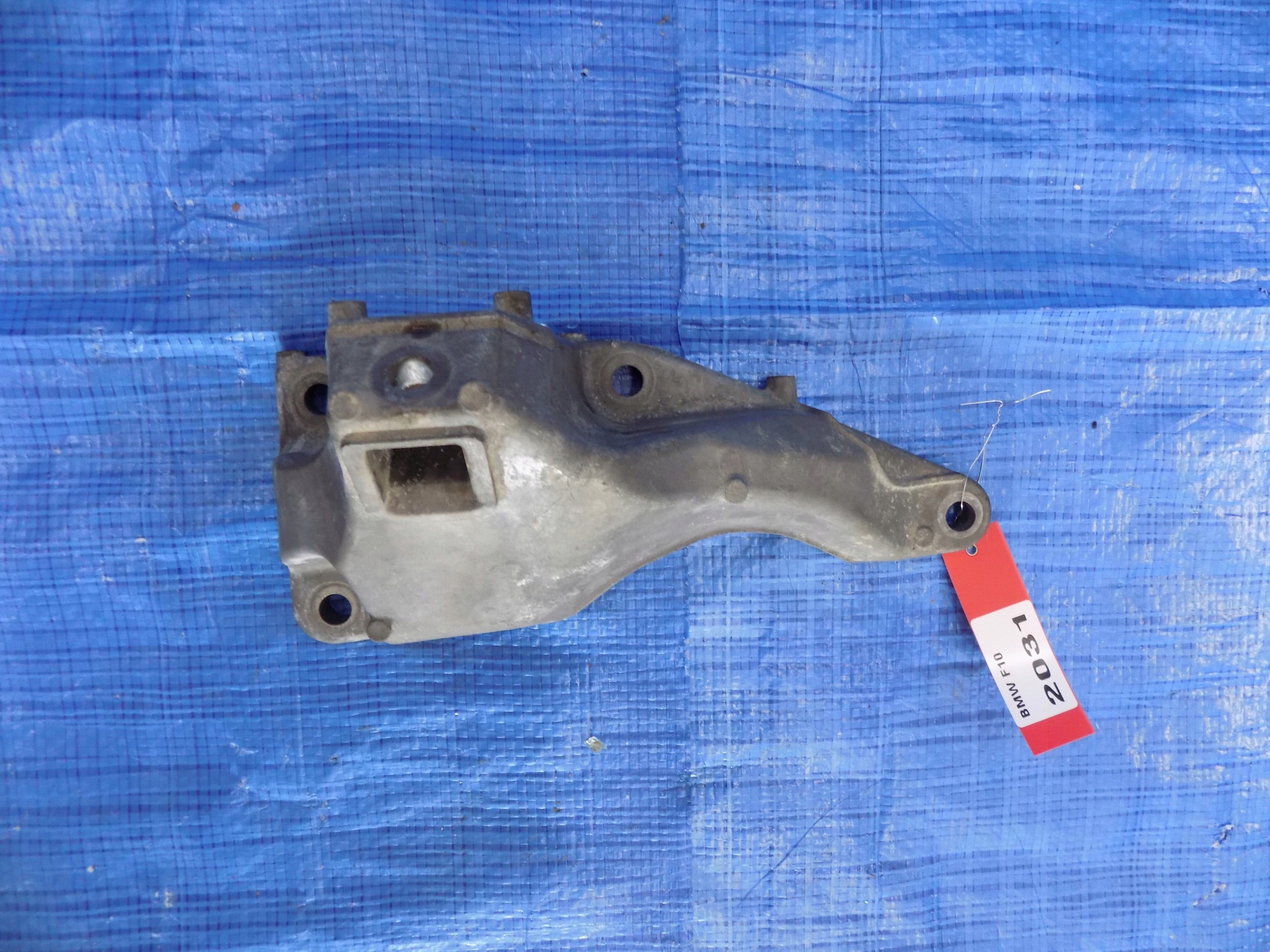 engine mount right holder console BMW 5 F10 2012R 3,0B