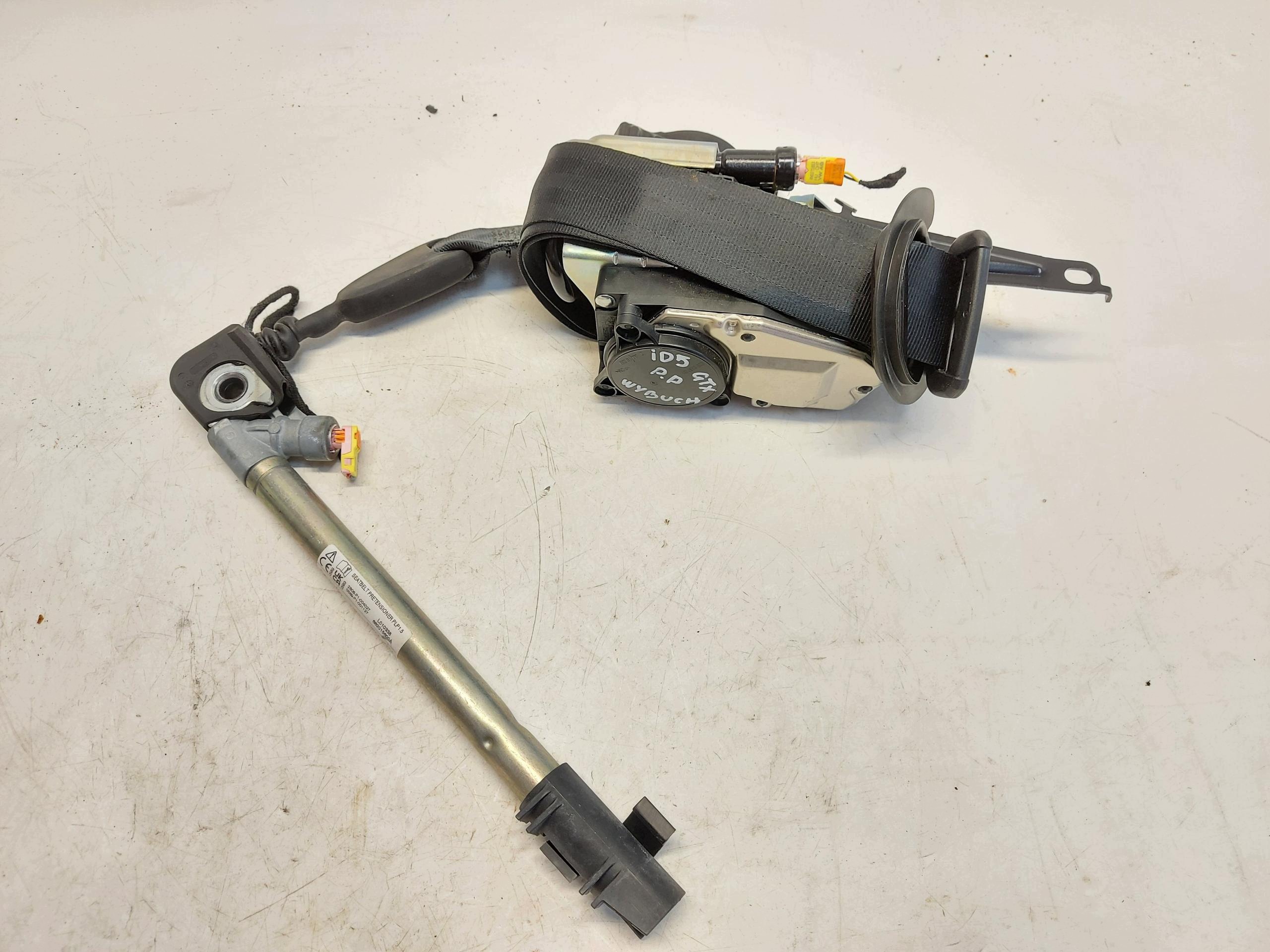 VW ID5 GTX 11E tension belt safety right front damaged