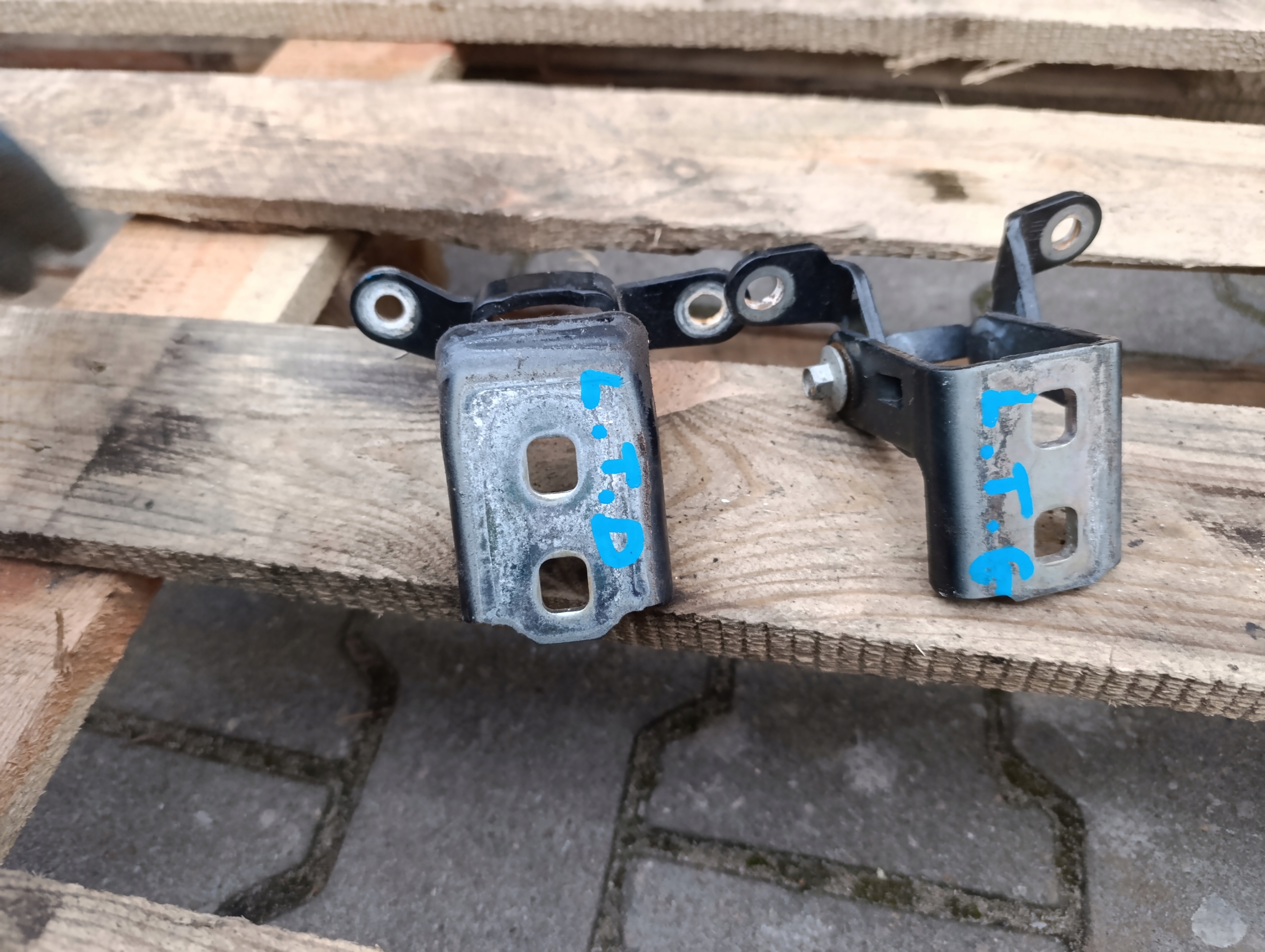 hinges door left rear part gora dol opel insignia a Z22C