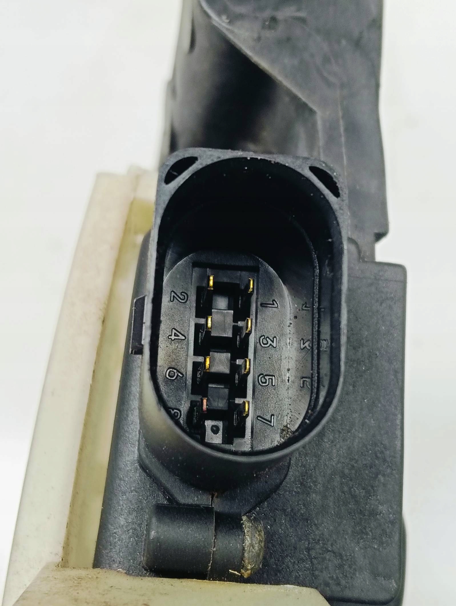 lock door right front 8 Pin Volkswagen Passat B5 1.9 TDI AKS