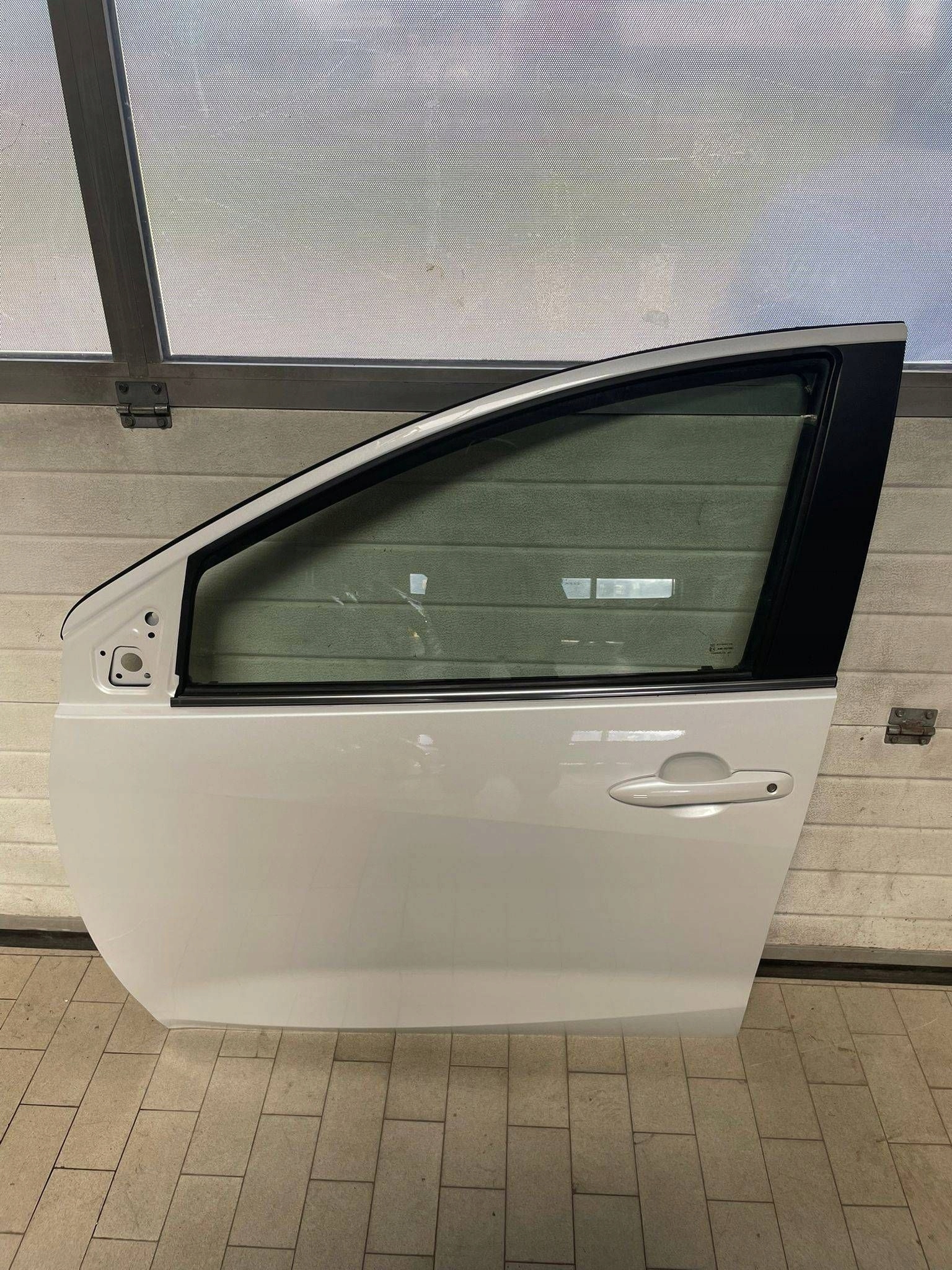 door front front side left Mazda 2 2024rok mouldings CHROM as new! 089