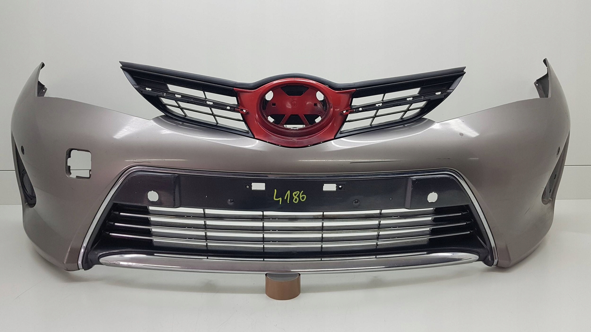 TOYOTA AURIS 2012 - bumper front 52119-02A20