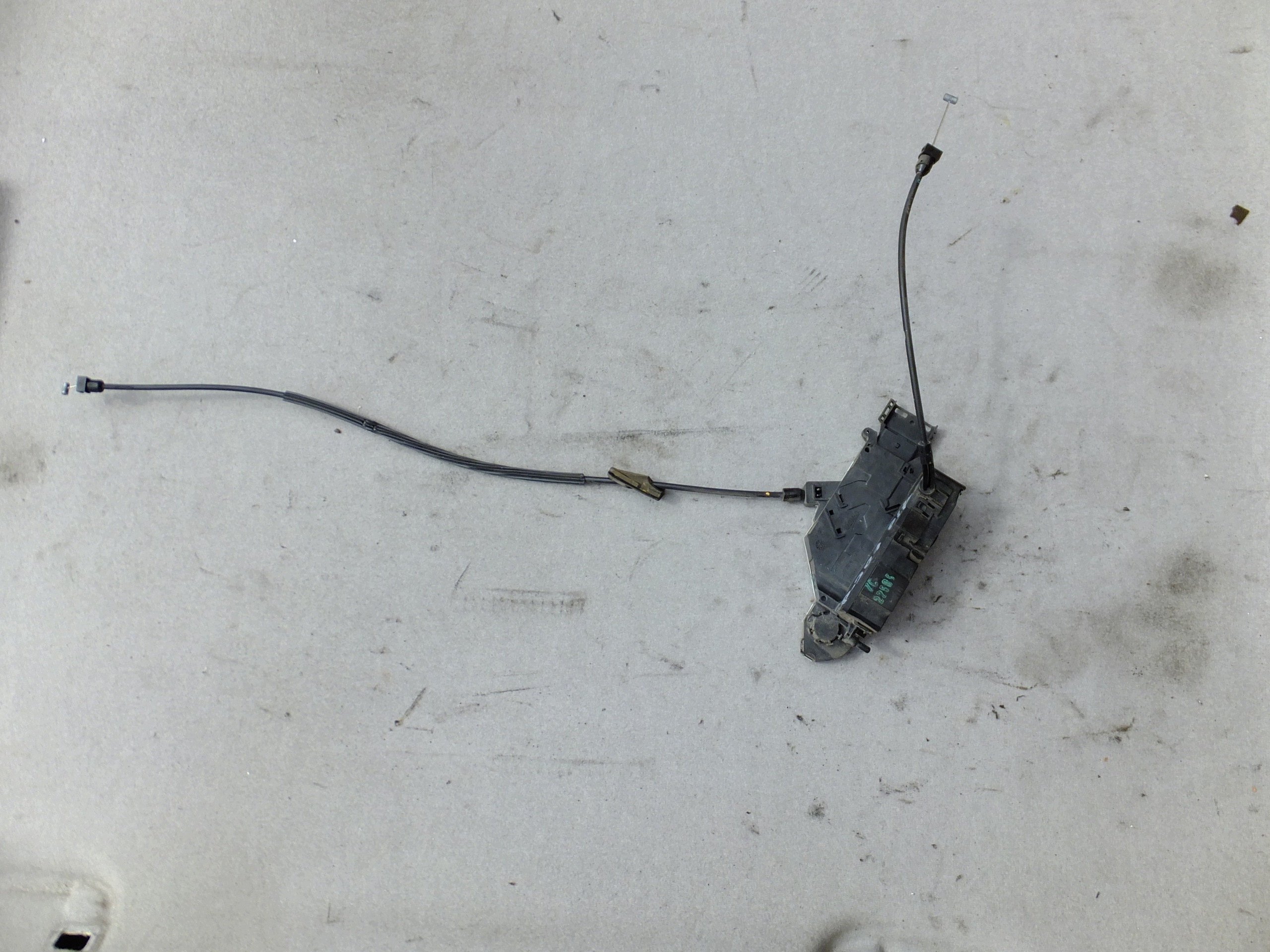 lock right front 4 PIN peugeot 207 5d 2009r EUROPA