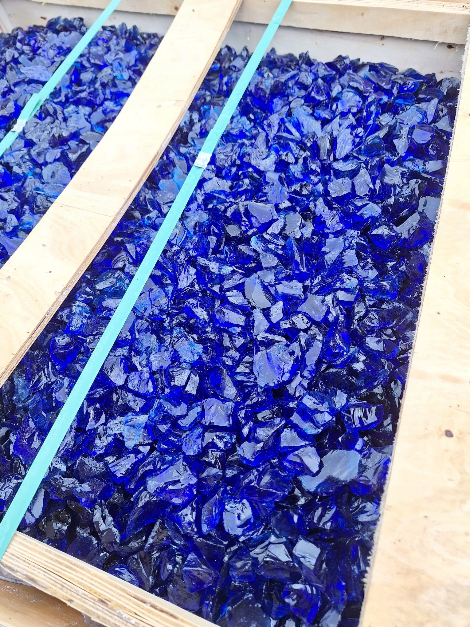 BRYŁY SZKLANE KAMIEŃ NIEBIESKI SZKŁO DO GABIONÓW 20kg 5-10cm Kod producenta bryły 5-10