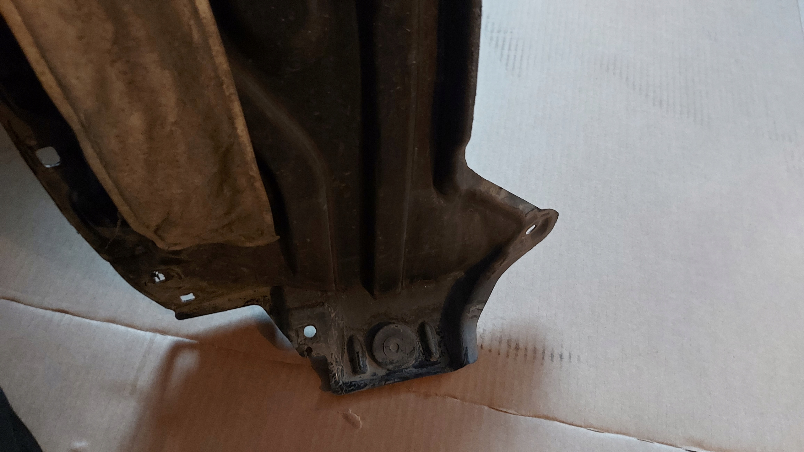 mudguard left front TOYOTA COROLLA E21 19- KOMBI