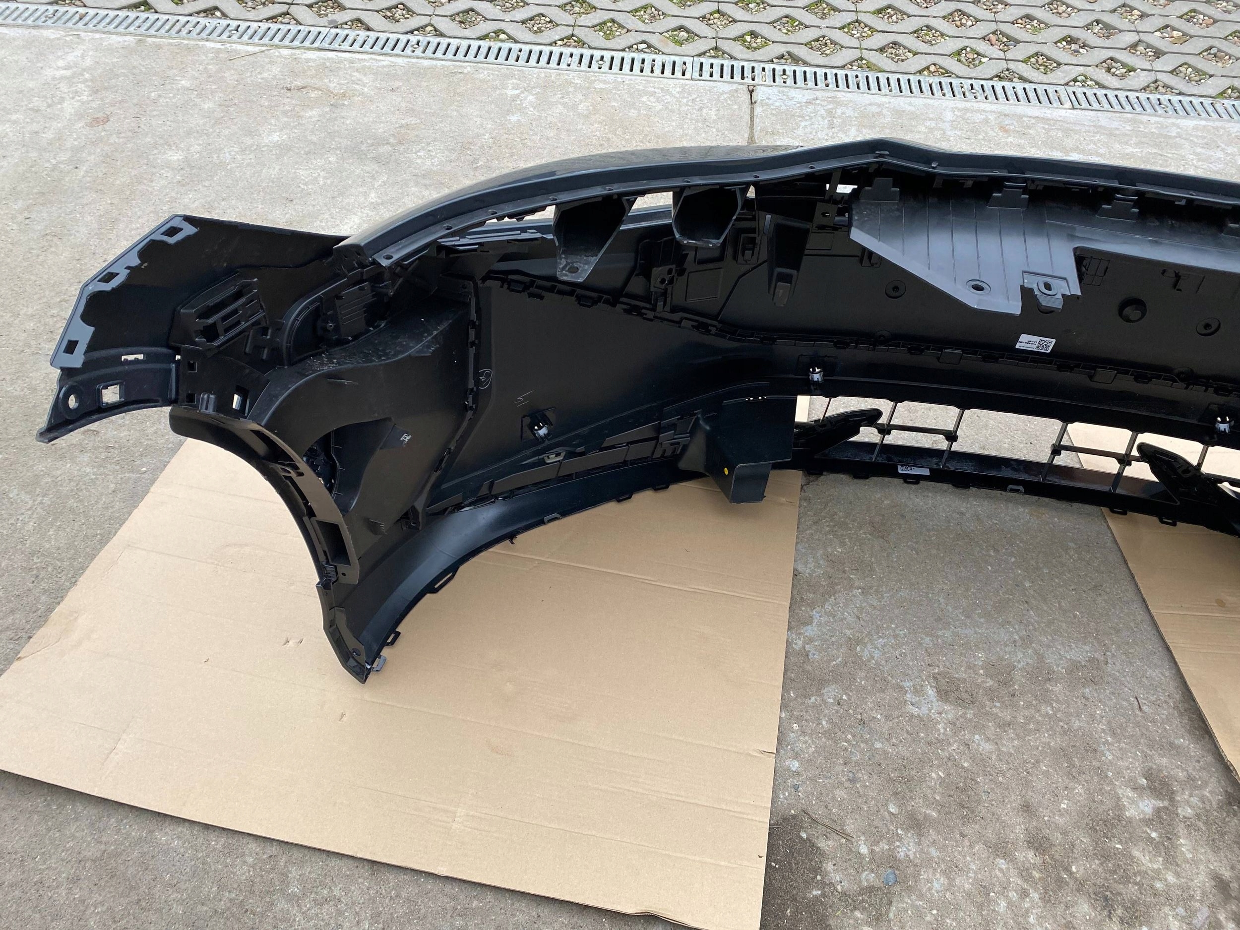VW ID UNYX 07 complete bumper front front PDC KAMERA 11M807575