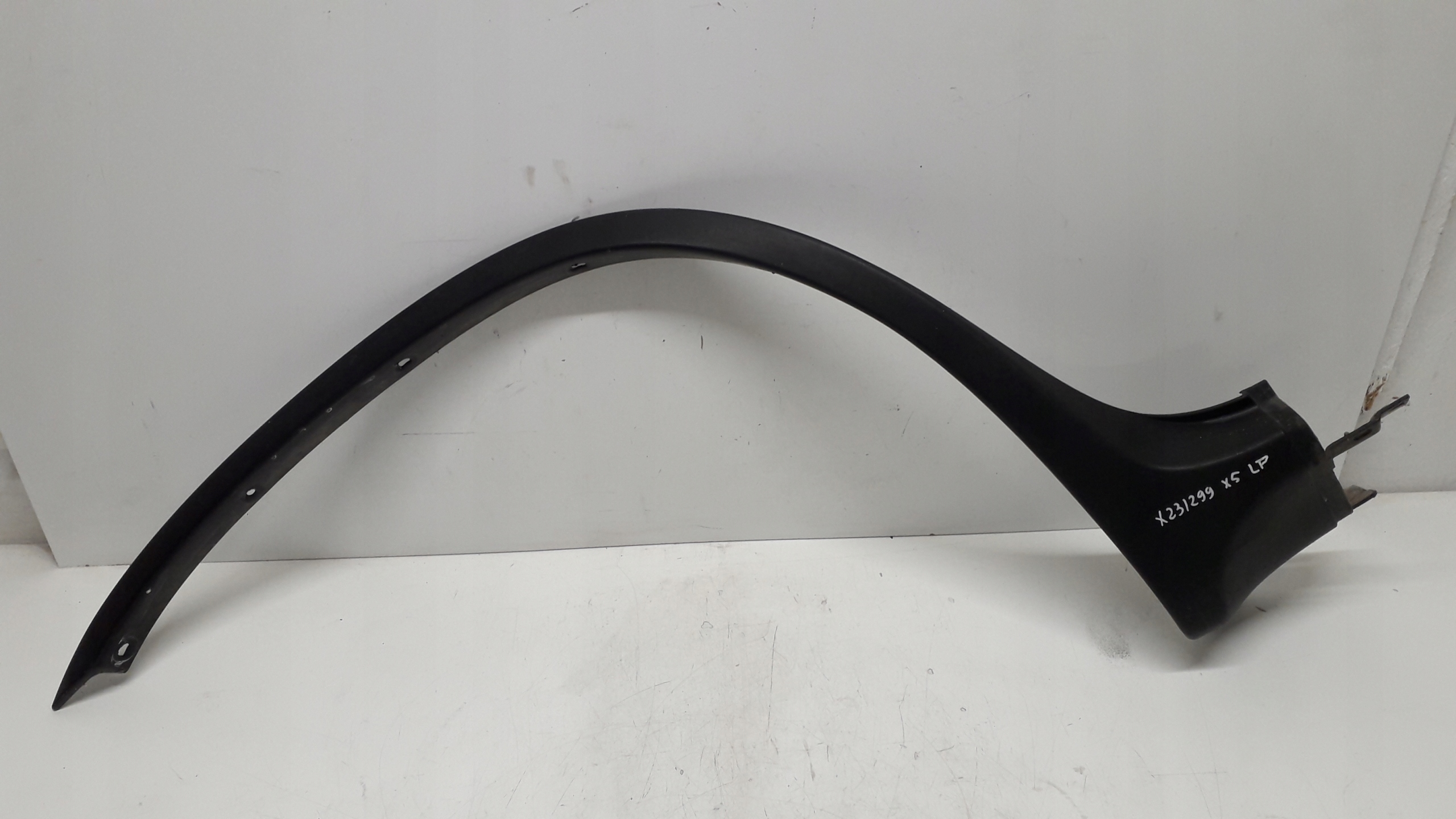 BMW X5 E53 LISTWA BŁOTNIKA LEWY PRZÓD 8408703