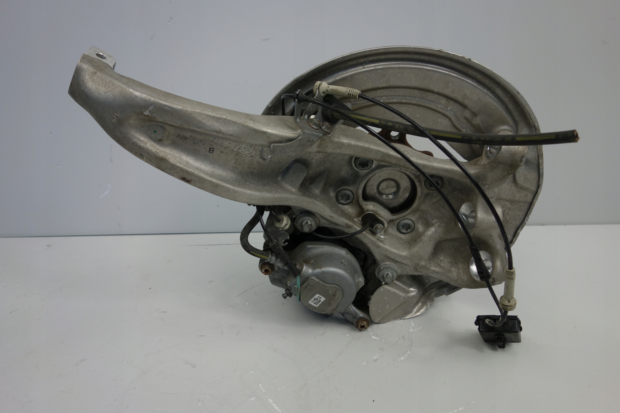 swing left front BMW G30 6861193