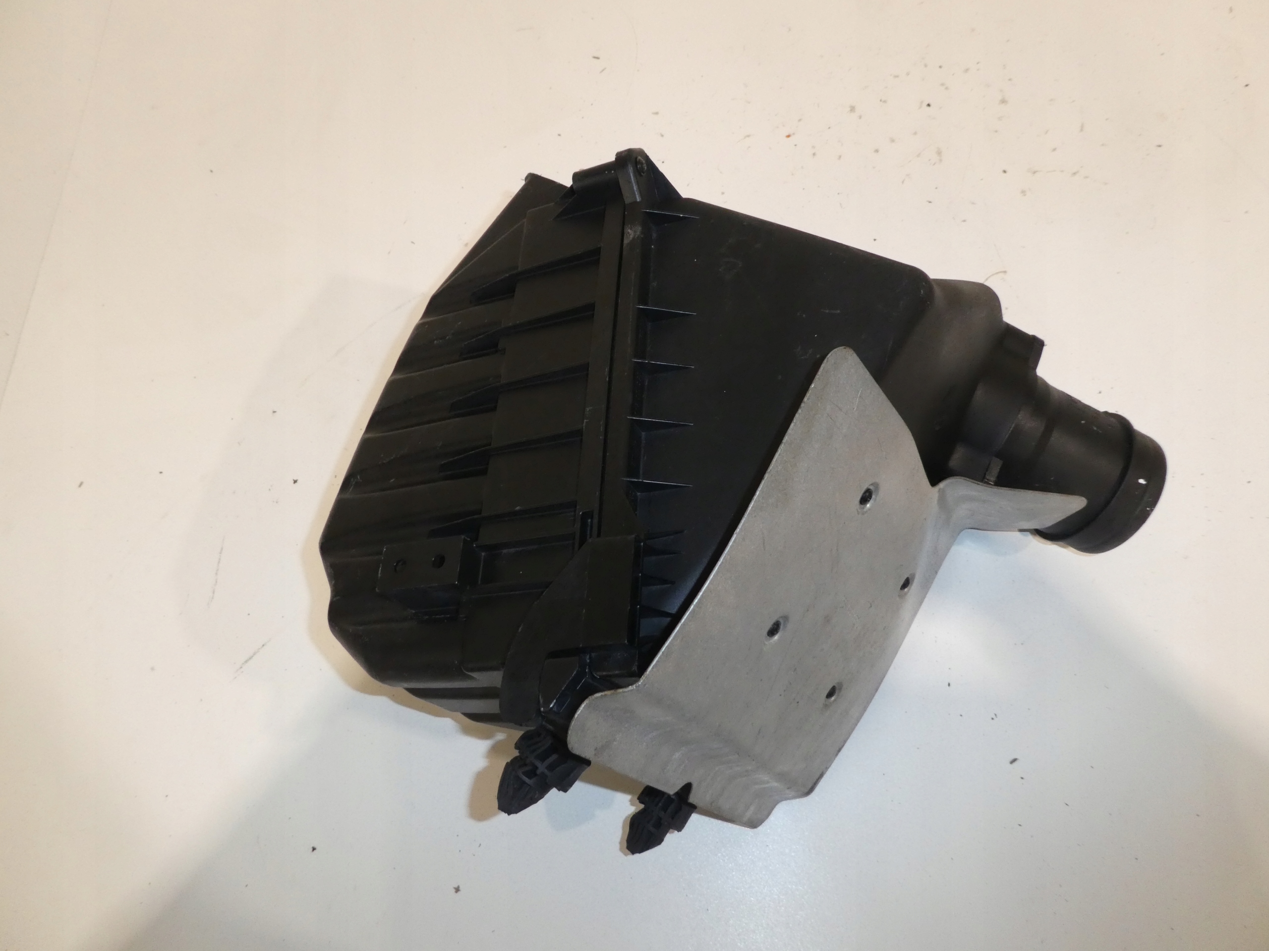 luftfiltergehäuse AUDI A4 B6 2.0 06B133837P