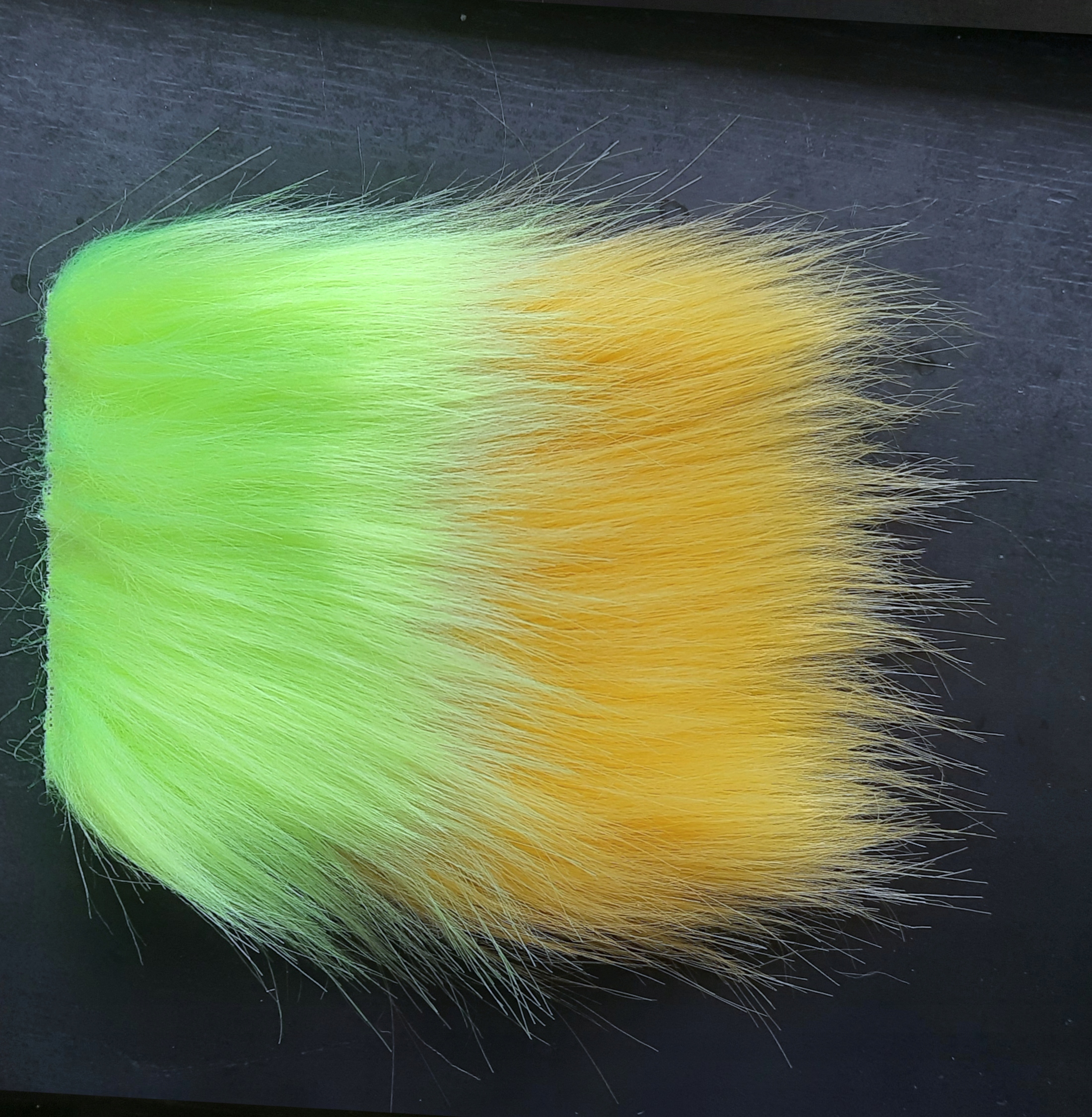 Dwa Dense Craft Fur Neon Yellow i Light Charteuse