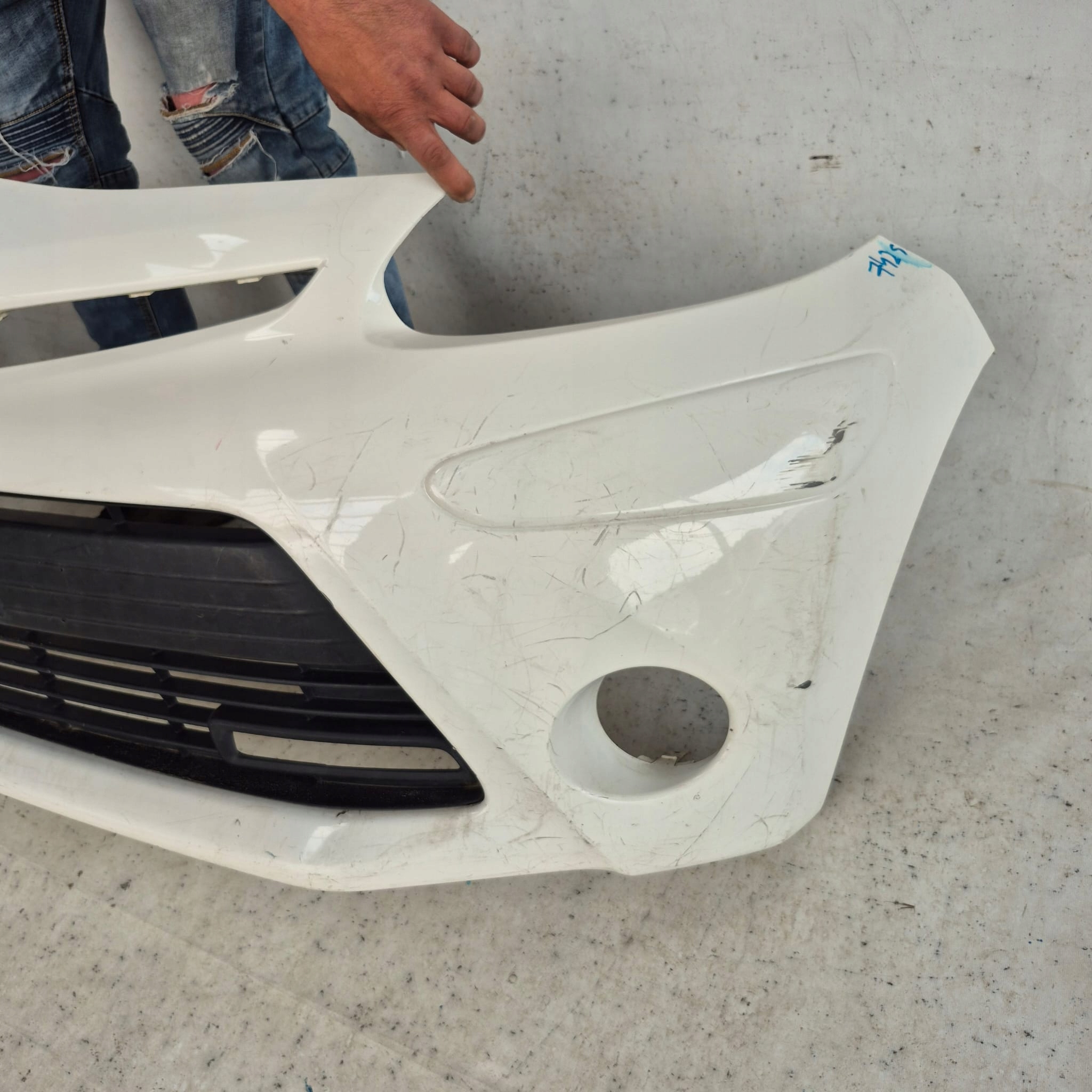 TOYOTA AYGO and LIFT 12-14 bumper front front