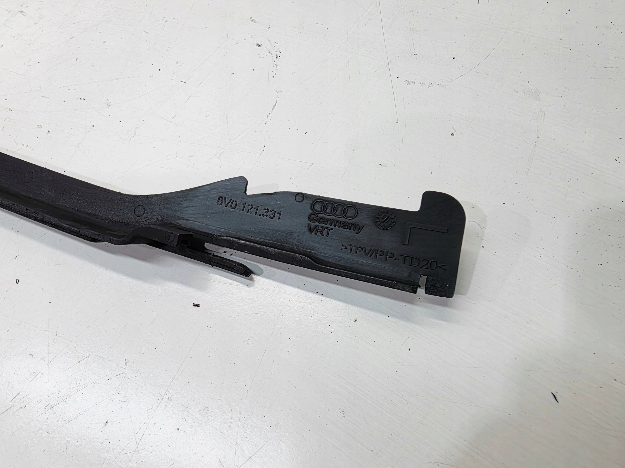 gasket radiator left AUDI A3 8V 8V0121331