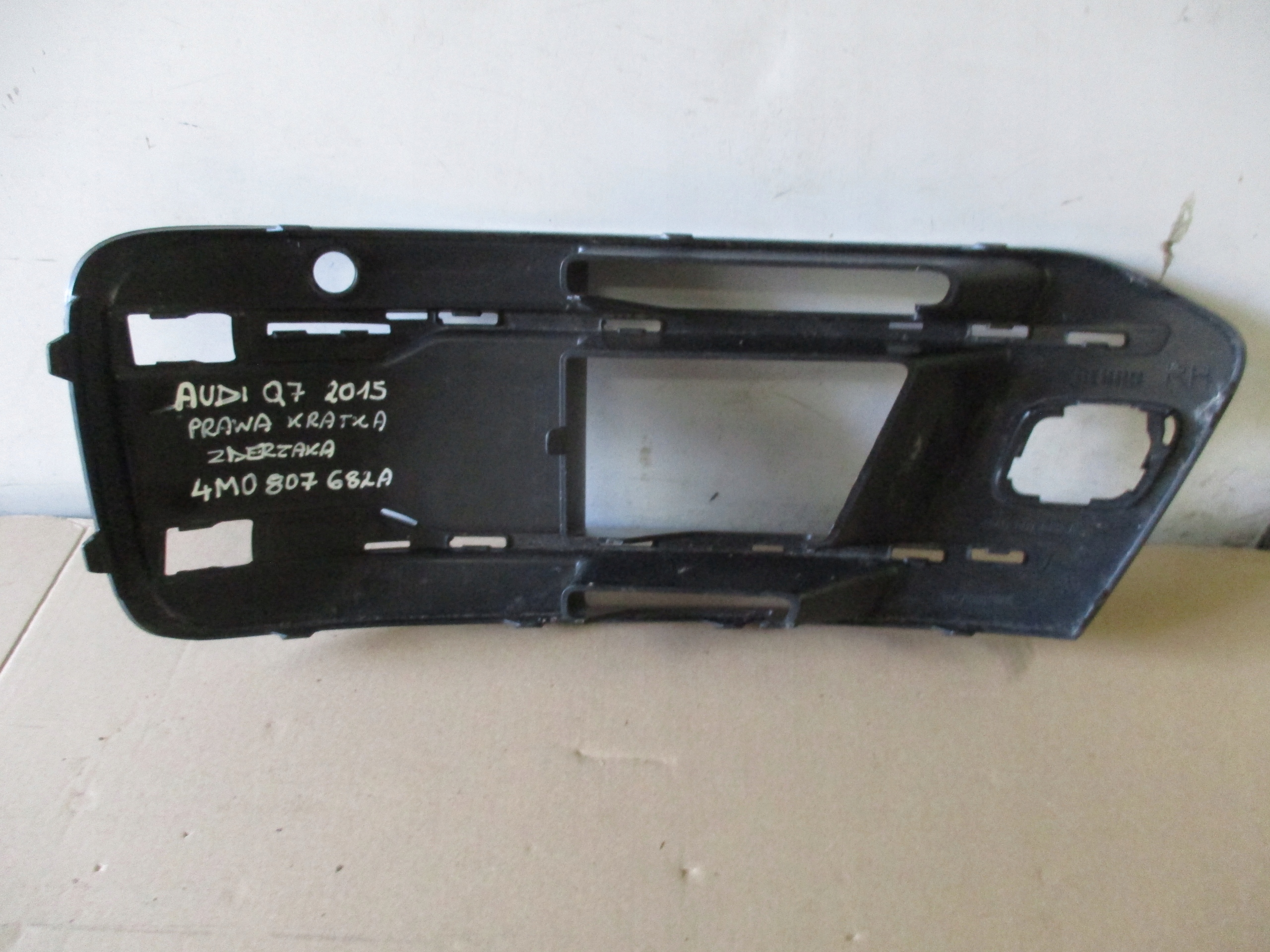 LÜFTUNGSGITTER DER STOSSSTANGE RECHTS AUDI Q7 4M0807682A