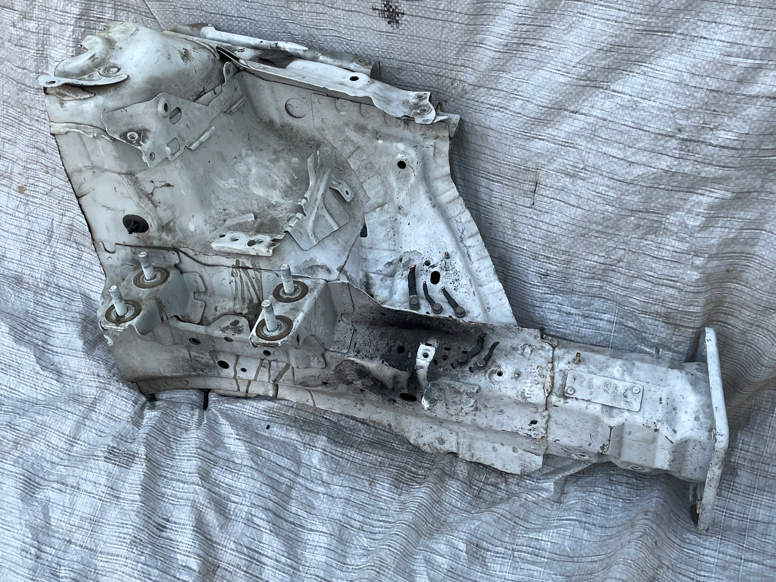 VOLVO V60 S60 II PODŁUŻNICA STREFA PRZÓD LEWA Numer katalogowy części ELEMENT