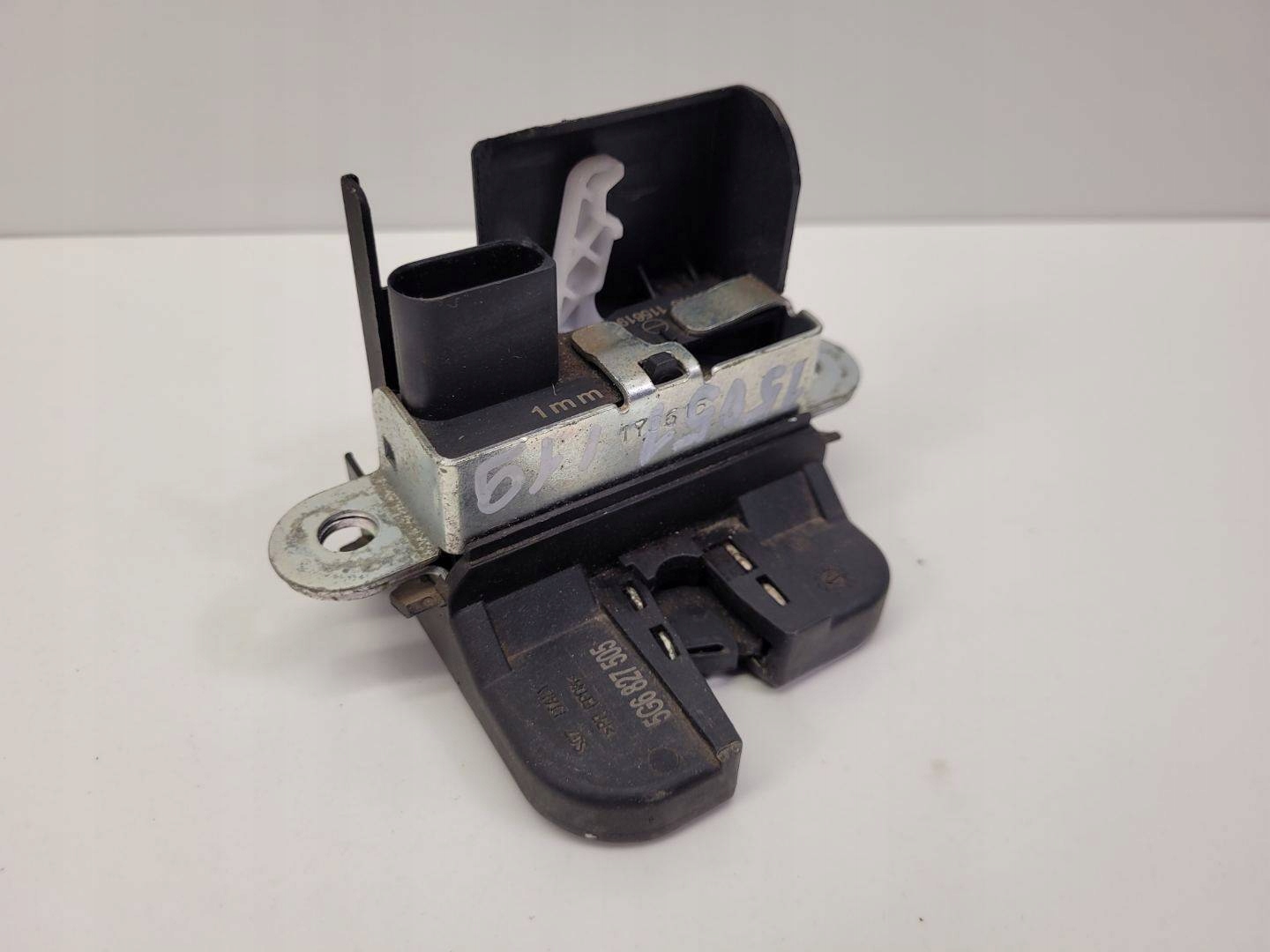 lock bonnet boot Volkswagen Golf 7 2015 5G6827505