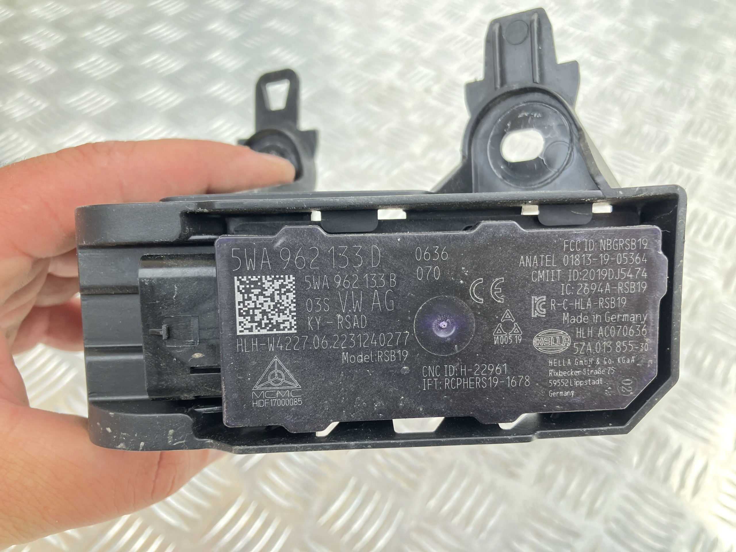 WZMACNIACZ ANTENY WSPORNIK LEWY VW ID.3 ID 3