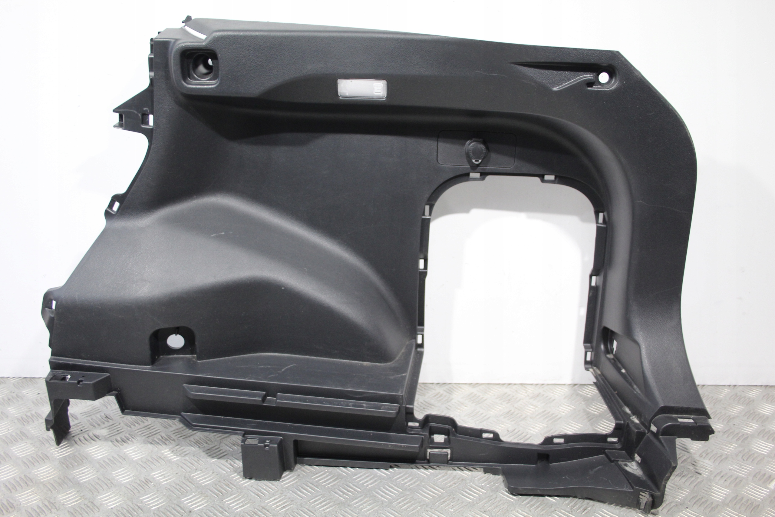 BOCZEK BAGAŻNIKA PRAWY TYŁ TOYOTA RAV4 V 5