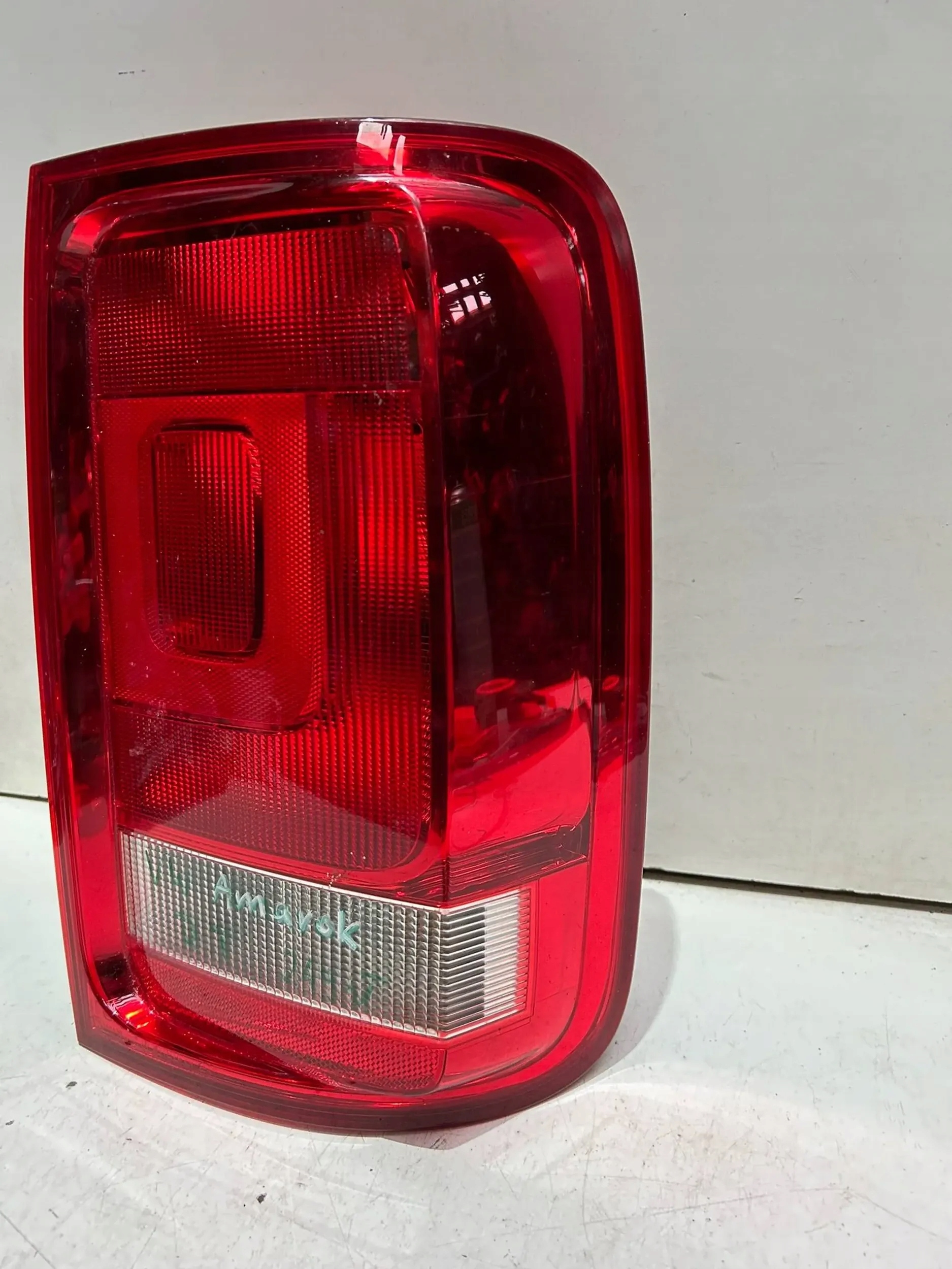 Lampa tył prawy Volkswagen Amarok Producent części Volkswagen OE