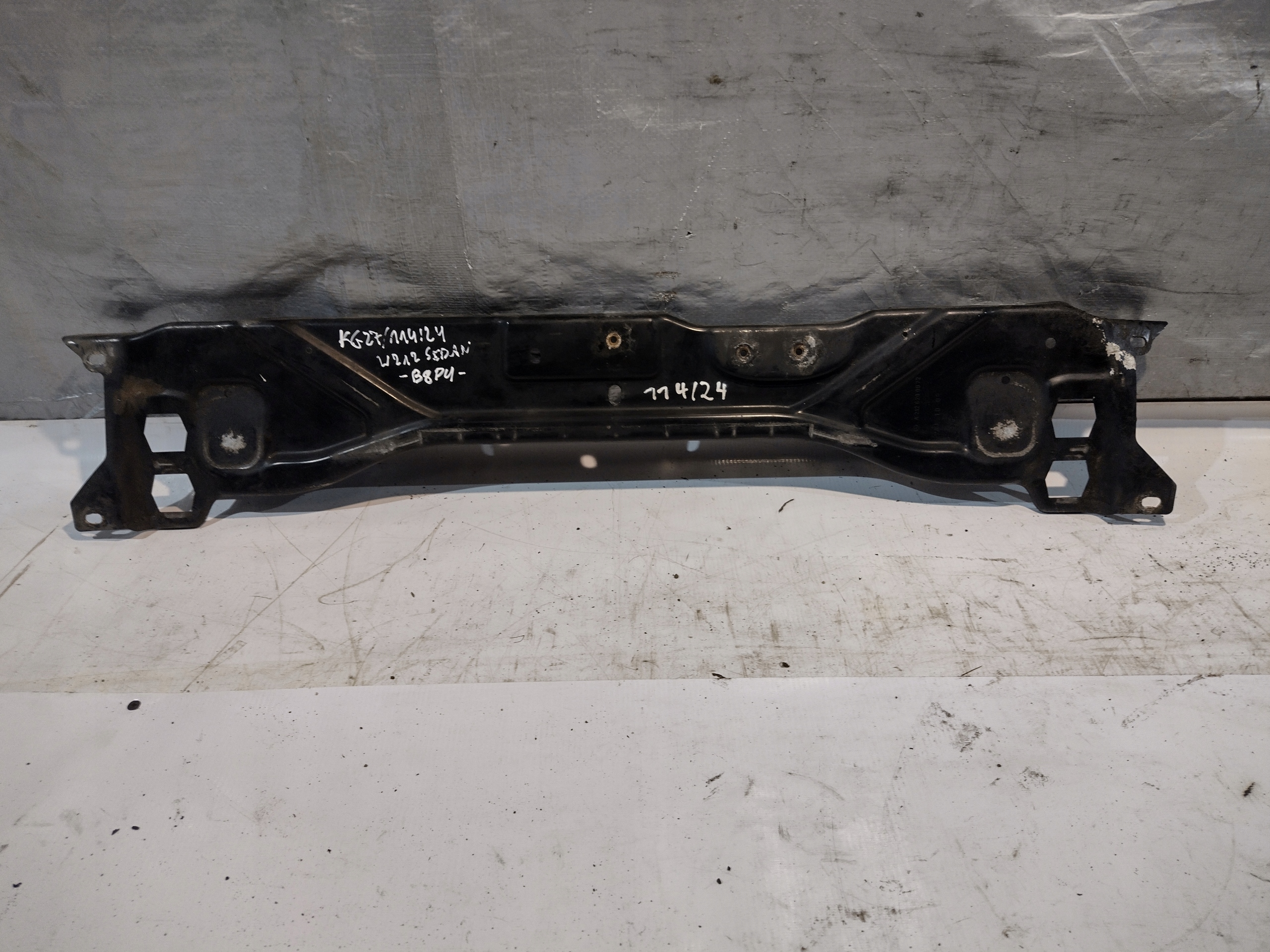 support panel for radiators upper Mercedes W212 sedan 2,2CDI A2126200072