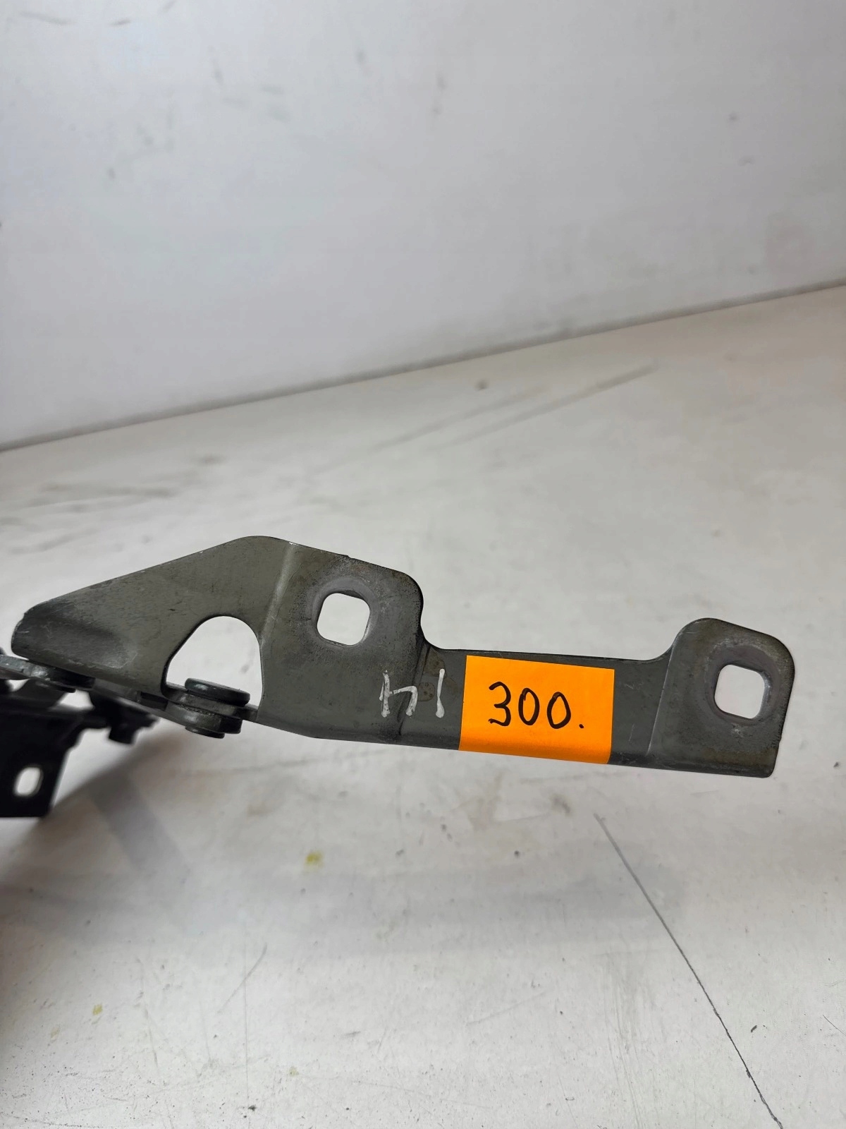 hinge bonnets front front right Opel Insignia A