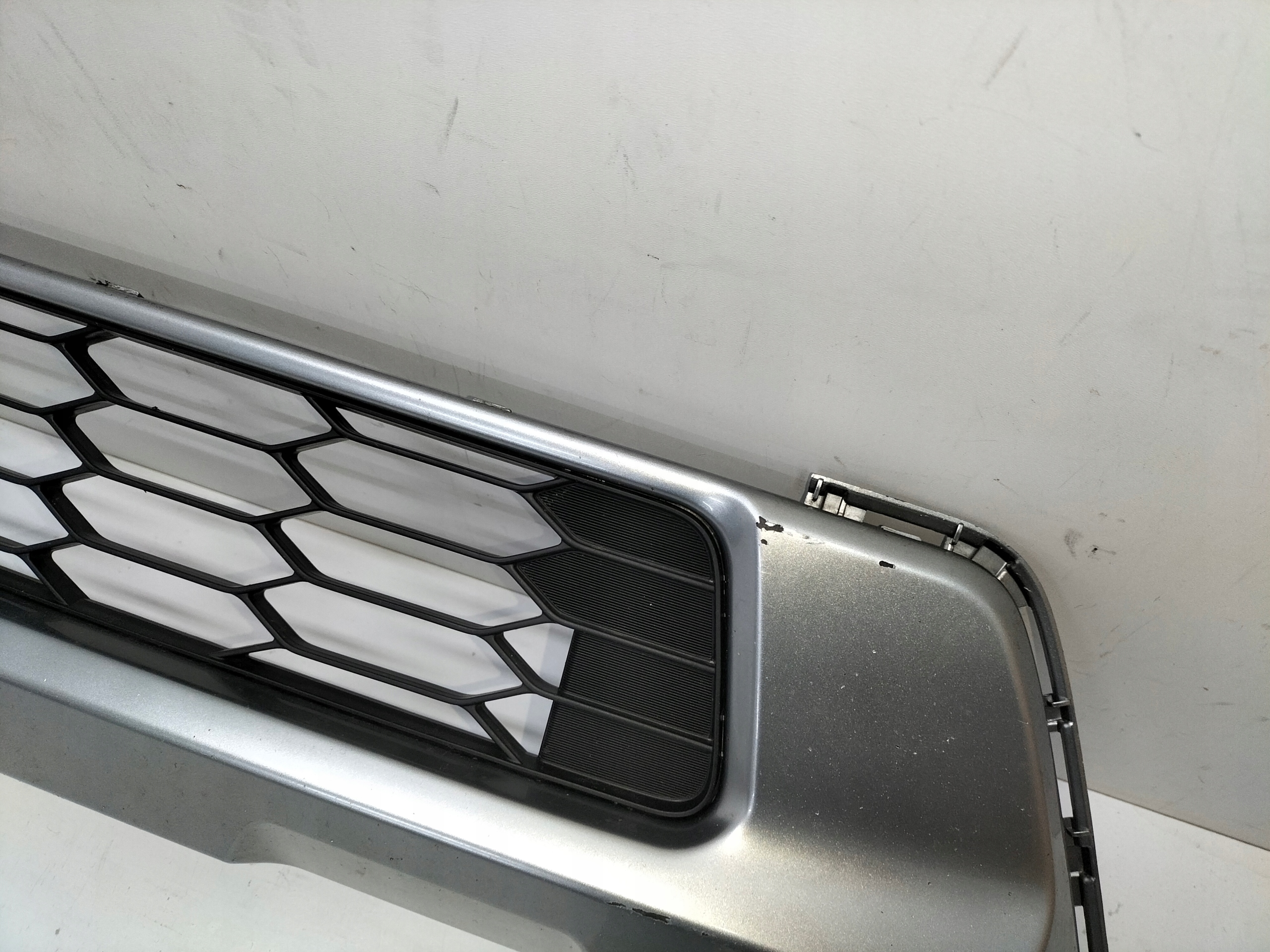 grille grid of a bumper front SUBARU OUTBACK VI 20
