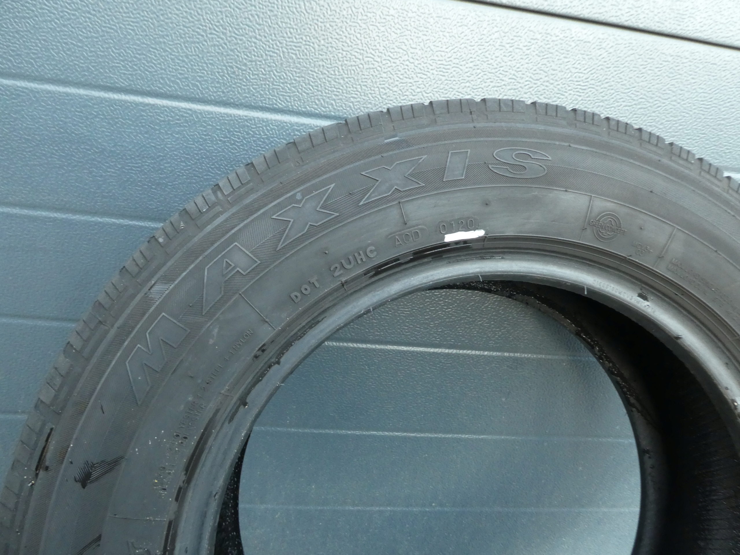 1X Reifen Maxxis 215/65/16C 2020R