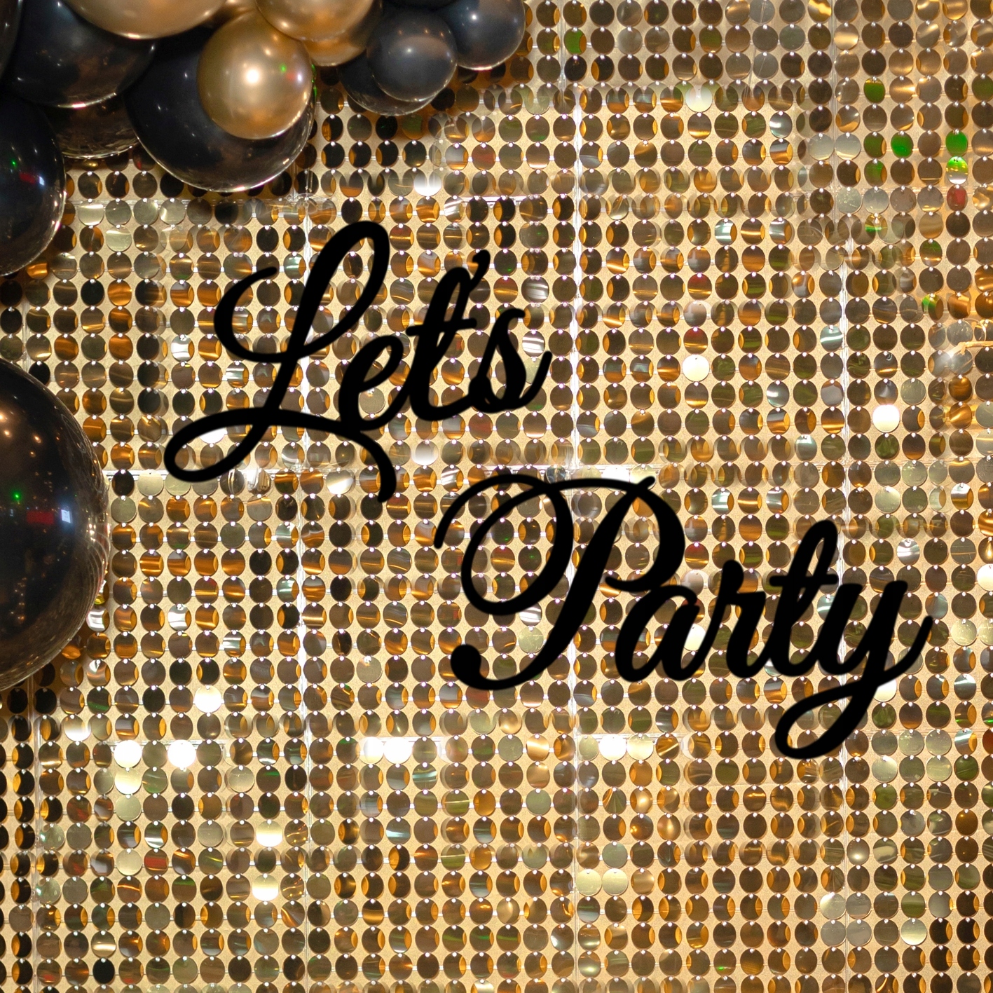 Velký černý nápis Let`s Party na zeď, dekorace na párty, narozeniny