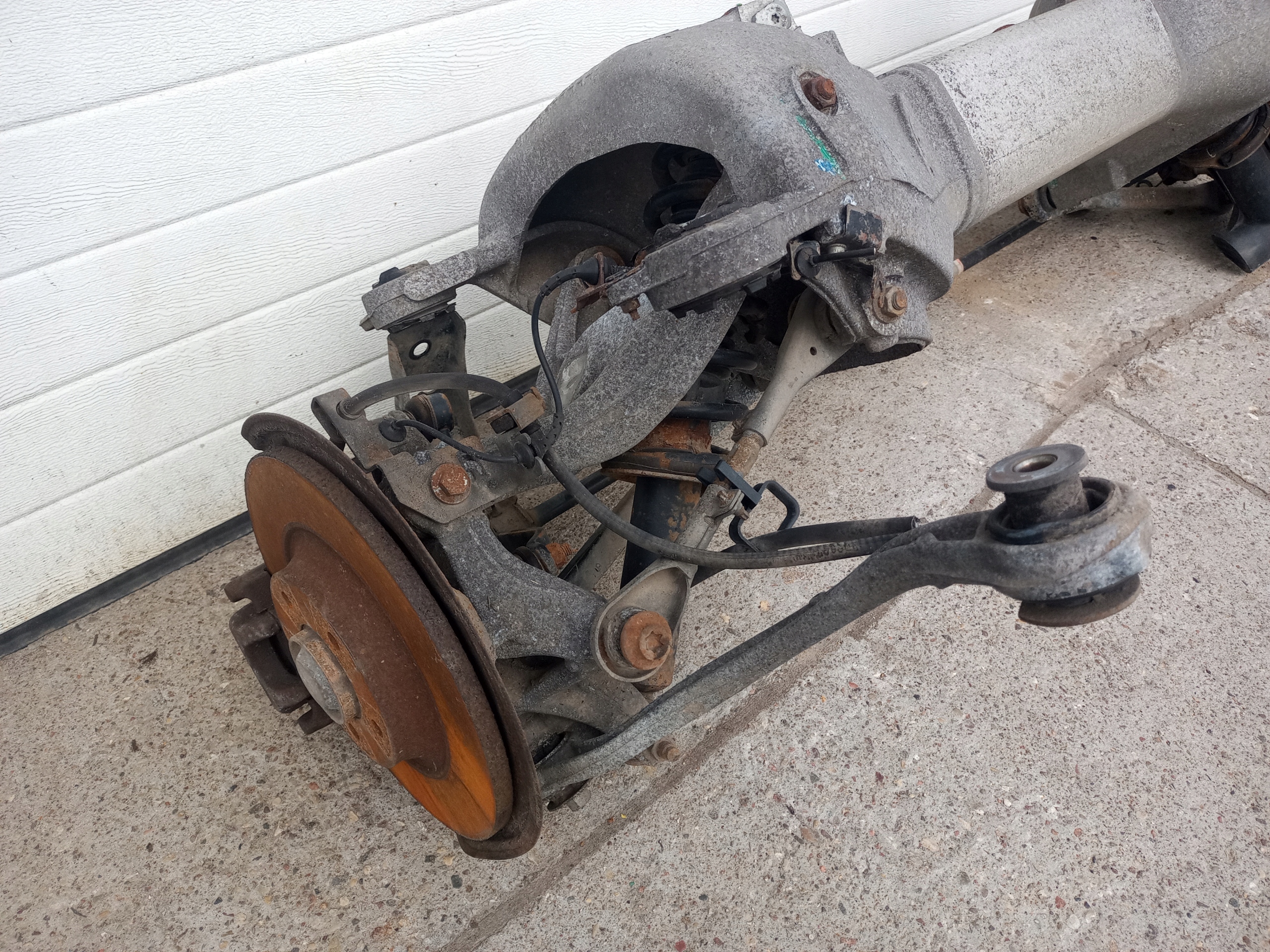 BELKA TYLNA ZAWIESZENIA PEUGEOT 407 KOMBI Typ samochodu Samochody osobowe