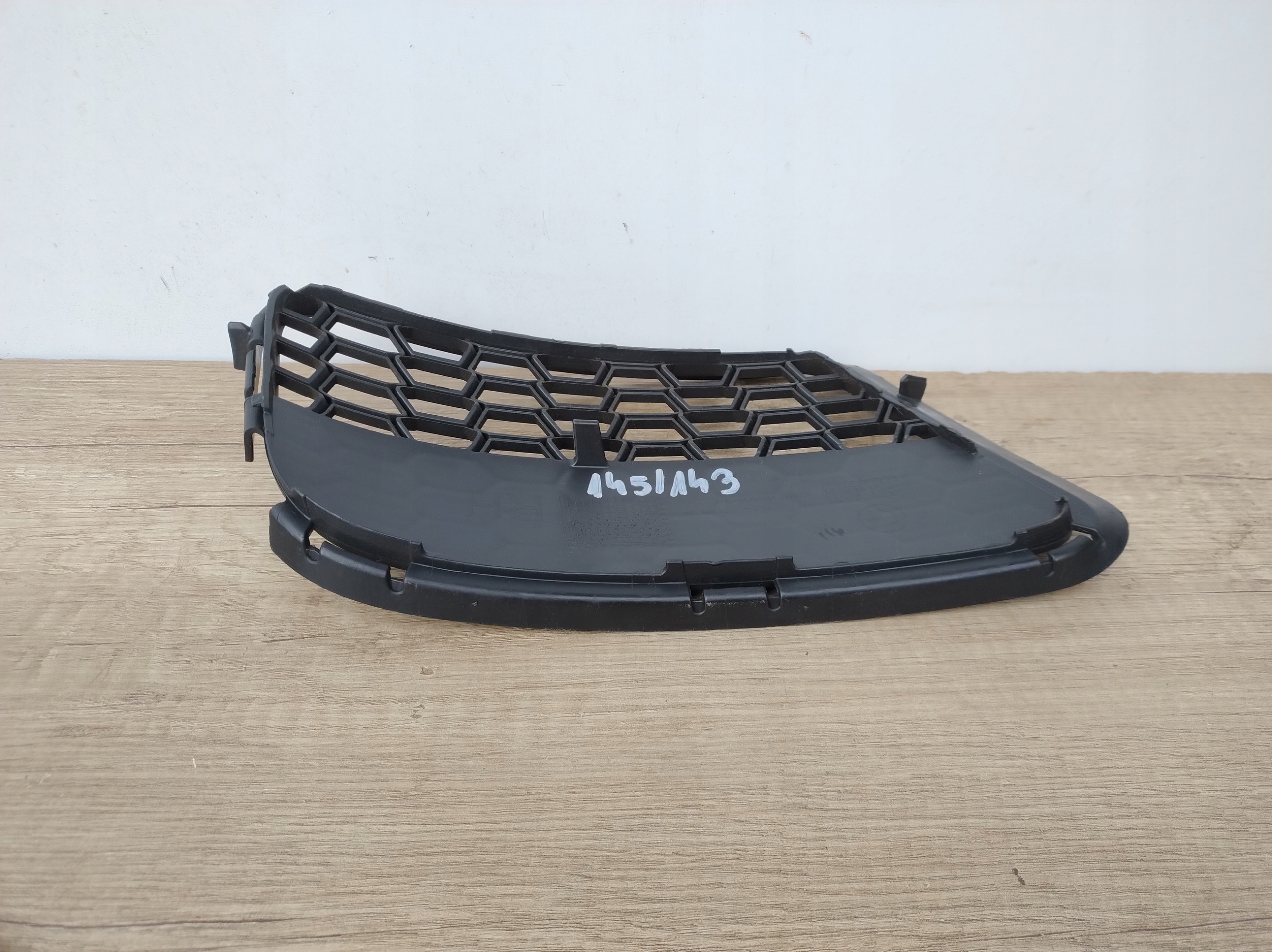 BMW X1 E84 m-packet lower grid of a bumper front right 51117845542 K79/081