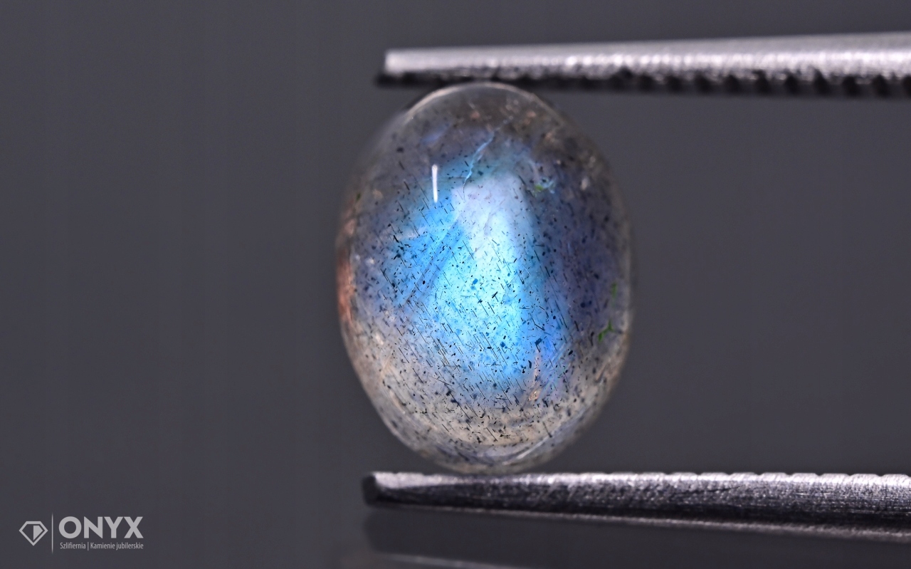 Labradorit kabošon A ovál 8x6 mm