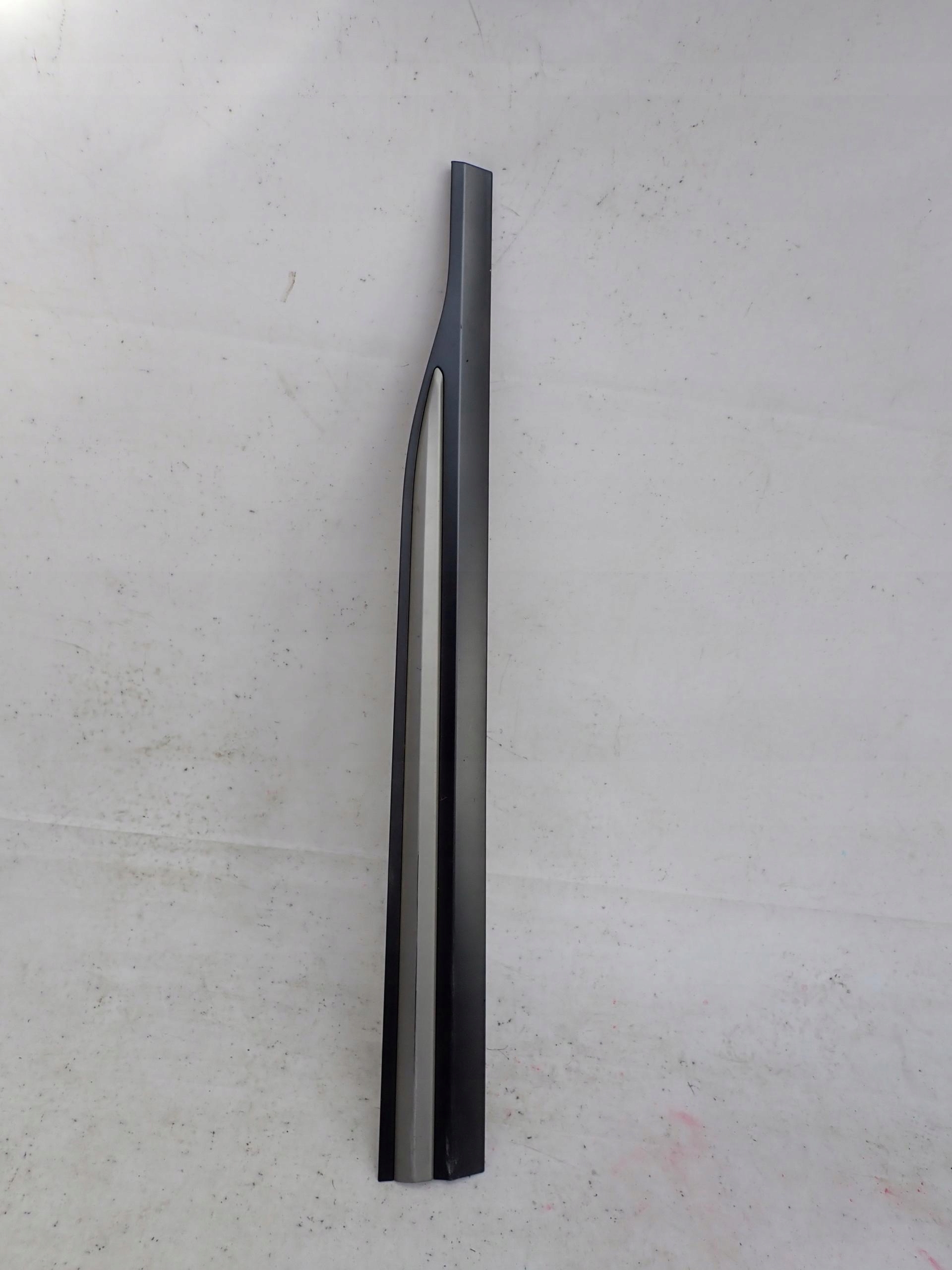 HYUNDAI KONA and 1 17-23 cap moulding door right front