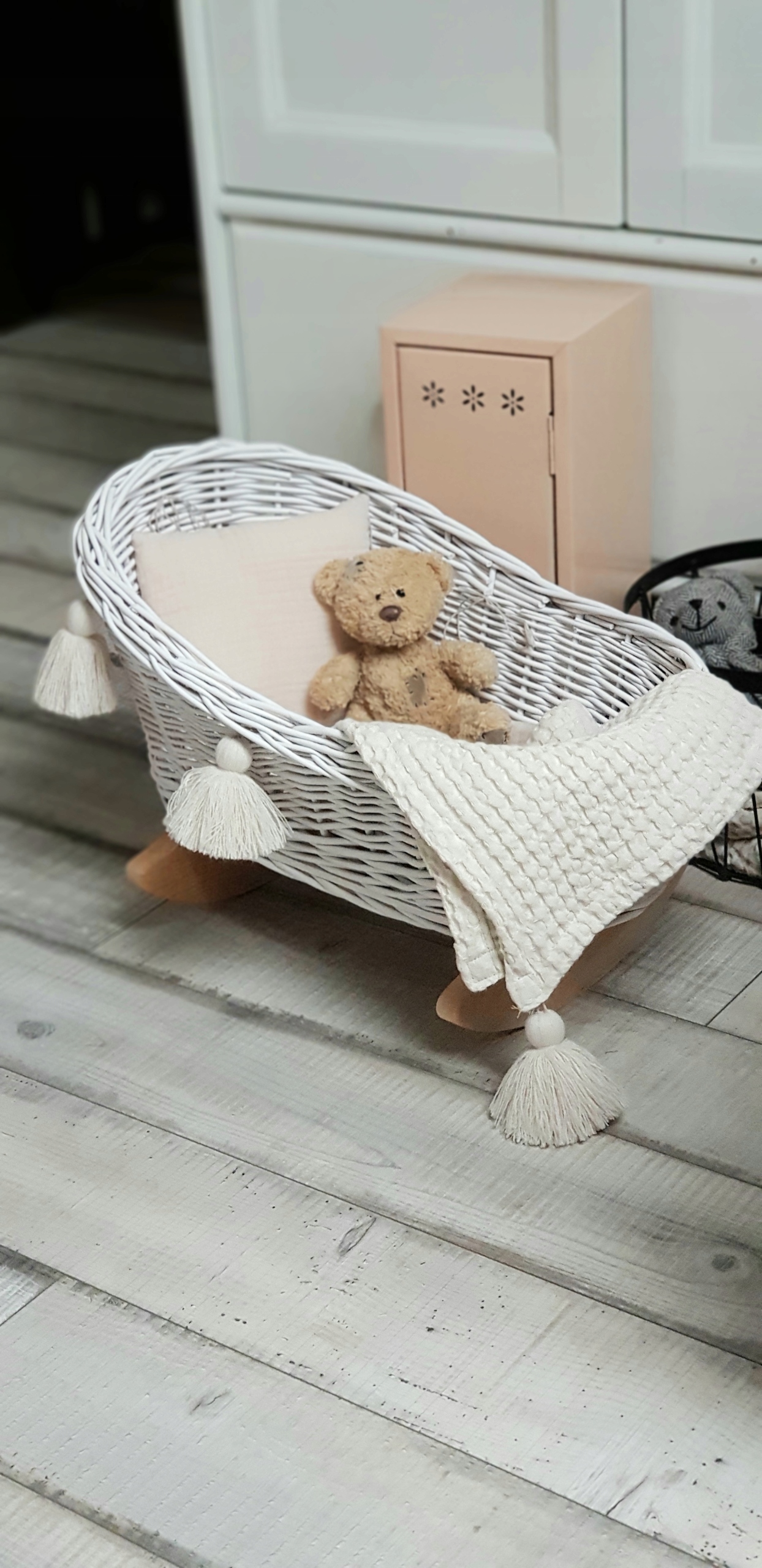 KOŁYSKA WIKLINOWA ŁÓŻECZKO DLA LALEK BIAŁA CHWOSTY Kod producenta KOŁYSKA WIKLINOWA