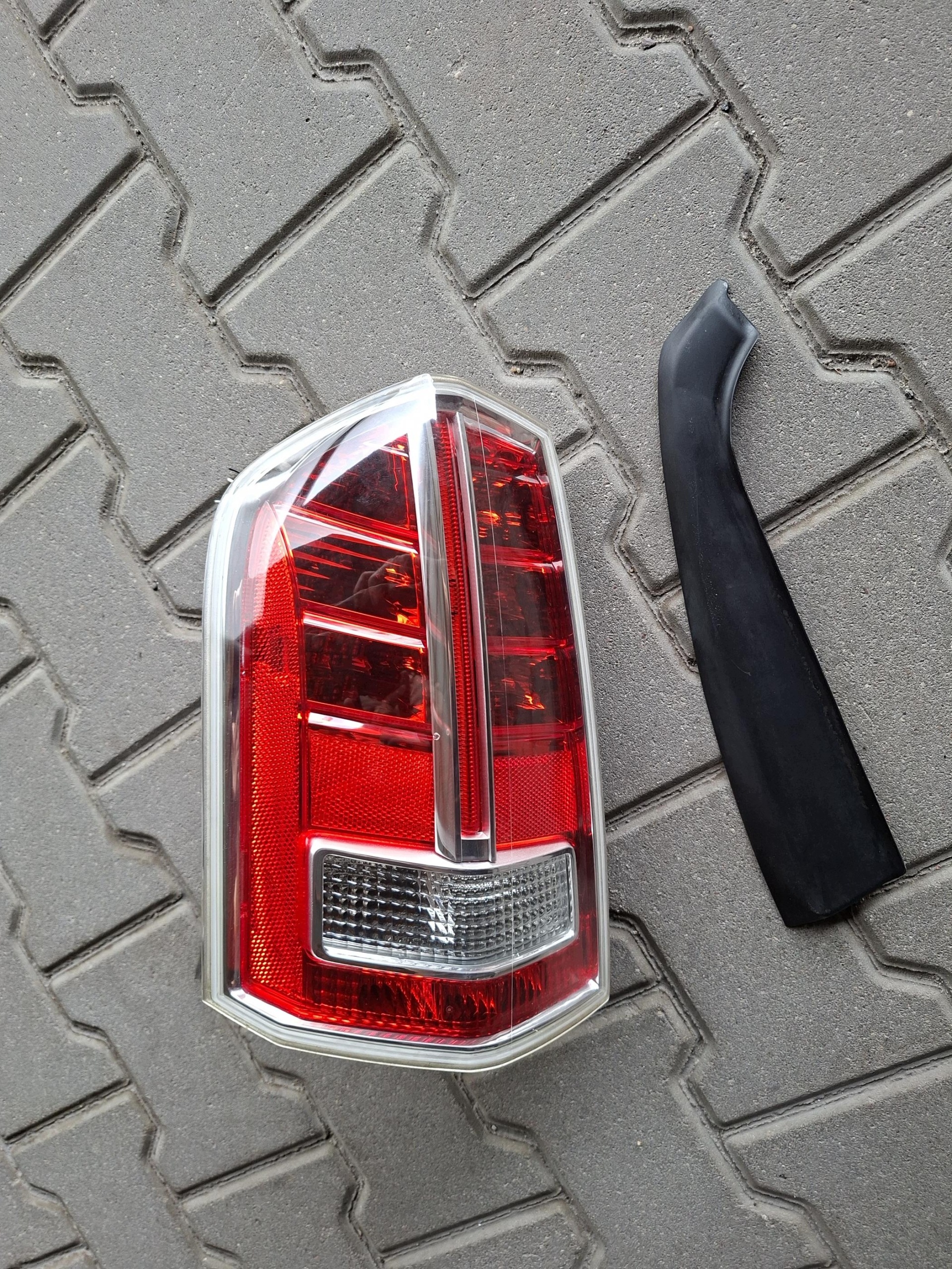 light rear part rear left EUROPA CHRYSLER 300C II THEMA
